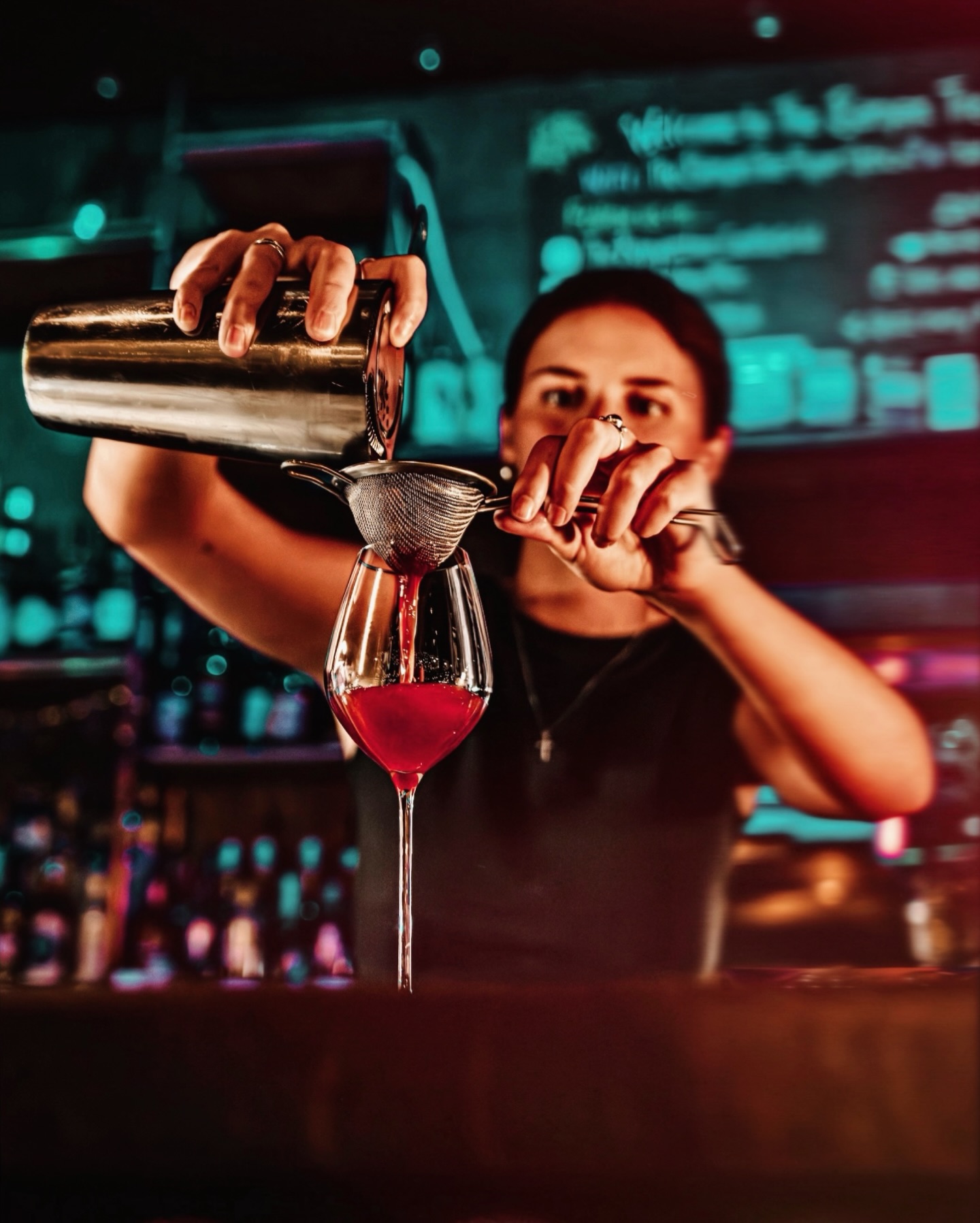 It’s thirsty Thursday! That means we don’t juts have Happy Hour offers later today but buy two large glasses of any wine and get the rest of the bottle.
available all day! ( must be ordered at the same time )
Happy Hour specials
Monday: 5:30-7:30
Tue-Sat: 6:00-8:00
Sunday: 4:00-8:00
Grab these deals:
- 2 selected cocktails for £12
- Banyan Lager pint £3.95
- 2 house doubles with mixer £10
- 2 SOL bottles £6
- Buy 2 large house wines, get the rest of the bottle
#cocktails #happyhour #drinks #student negroni photography deansgate manchester offer deansgatesquare castlefieldbowl dogfriendly