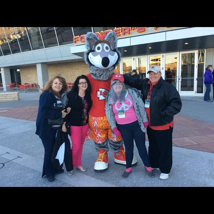 14 days away from Christmas!
Patient Lizzy posing with the Chiefs mascot!
