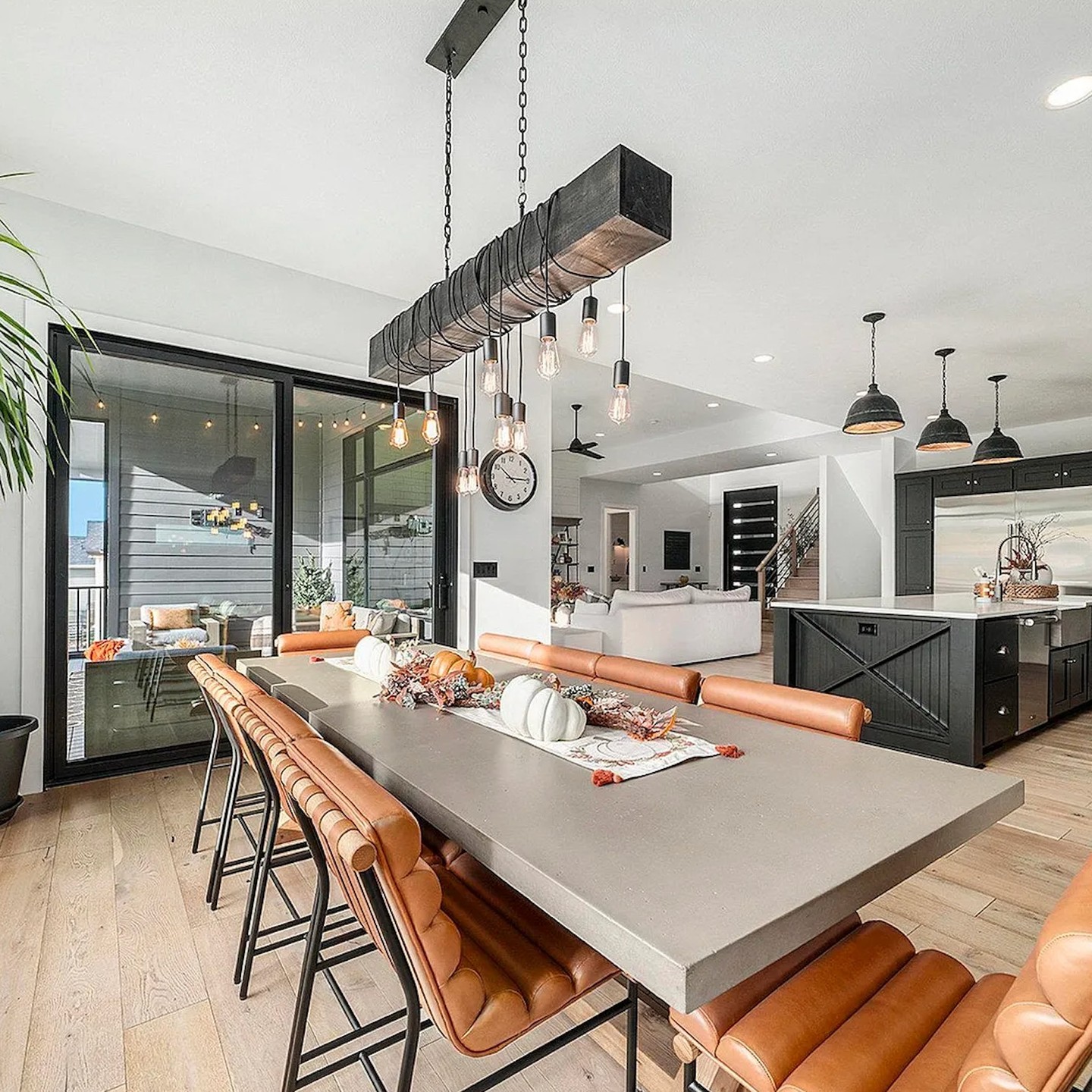 🥂 Dine in style this holiday season! Transform your dining space into a cozy, festive setting that brings everyone together. 🧡🍂
Whether it’s Thanksgiving dinner or a New Year's toast, Henry’s Painting & Contracting is here to make your space shine.
✨ Book your interior painting project with us and let’s make your dining room unforgettable!
📅 Don’t miss out – secure your spot today!
📞 319-853-8496
#HenrysPainting #DiningRoomDecor #HolidayGatherings #InteriorMakeover #CelebrateInStyle