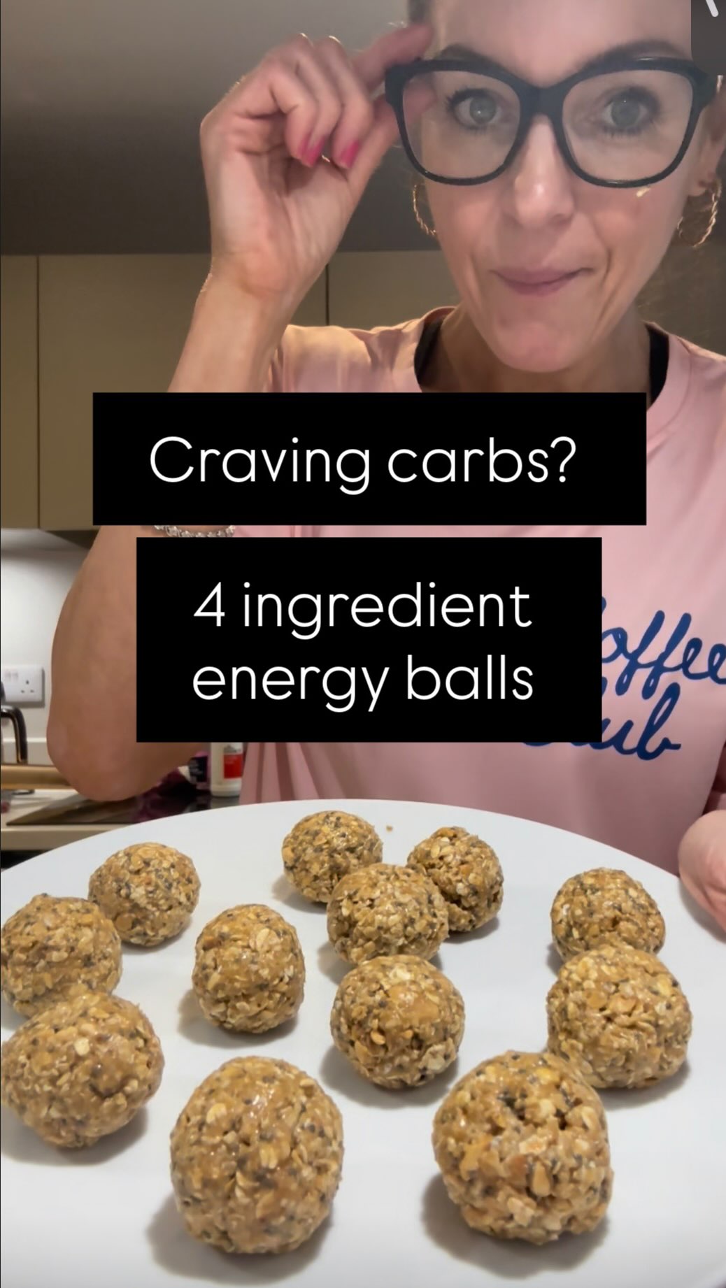 Craving the carbs this week!? 🙋♀️
Tired or poorly - our body craves them! And there’s NOTHING wrong with a good healthy carb 😍
My no-bake energy balls will nourish AND boost without the sugar slump you get from more processed carbs 🙌
Swapping your chocolate or biscuits to a more satisfying, nutritious sweet snack will stop the biscuit-tin spiral too 😜
I originally made these as my choc peanut butter balls (which you lot LOVE)…
But this week, I had no cocoa powder… so I reached for a SUPERFOOD instead - CHIA SEEDS 👌
✨ 120g oats
✨ 2 tbsp. chia seeds
✨ 120g peanut butter
✨ 105g honey
It’s pretty simple - you basically mix it in a bowl, roll into 12 balls and pop in the fridge to firm up 👍
137 calories: 5g protein: 7g healthy fats: 17g carbs = winning !
Enjoy 😉 And if you’re a snack monster like me - are you’re missing OUT on over 300 mum friendly recipes ?? Head to my legs bums and bubbas website in my bio + opt for the membership which gives access to fitness AND food 😍
You deserve food that’s kind to your tummy + gives you energy… not just something to grab in survival mode. 💛