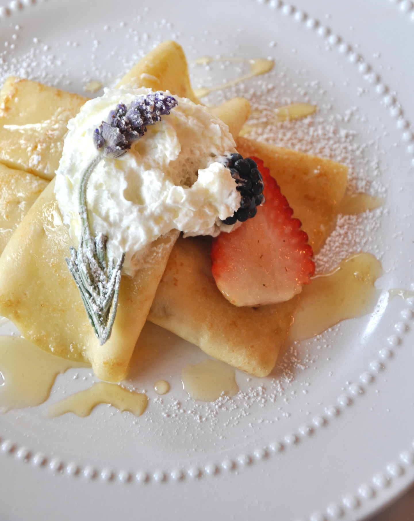 Roses are red…
Lavenders are purple…
Why give flowers that wilt
When you can give flowers to eat? 💜
Featuring @aklmaui lavender honey, fresh berries, and our house-made crepes.
Now that’s a love language.
.
.
.
#eatlocal #crepes #lavenderhoney #farmtotable #sixtytwomarcket