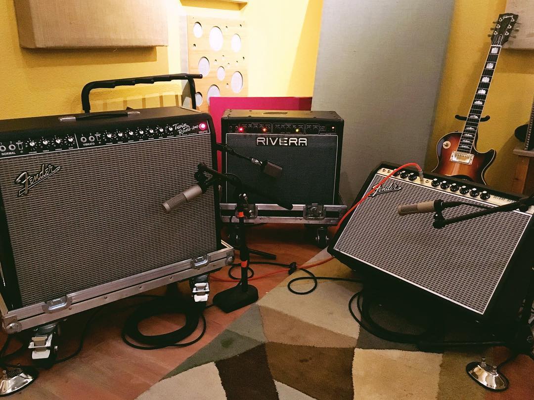 Did some reamping with @flintlockgypsy over the weekend and got some great tones thanks to these bad boys and a @marshallamps_uk JVM410HJS (not pictured). Great way to spend a day!
#riveraamps #fenderamps #twinreverb #65twinreverb #deluxereverb #68deluxereverb #royer #akgd12 #reamping #recordingstudio #dentonmusic
