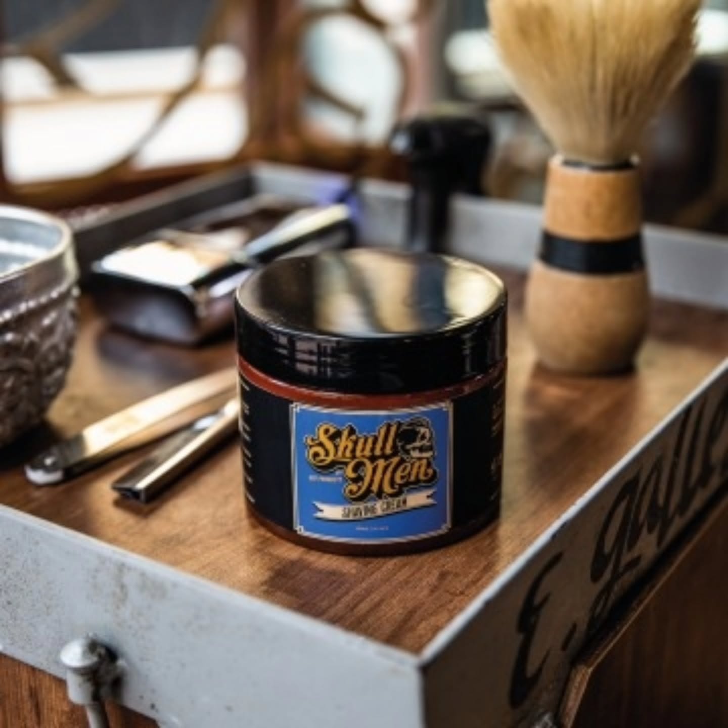 Shkumë premium për rruajtje profesionale nga firma skull men✂️
✔ Hidraton lëkurën
✔ Parandalon irritimet
✔ Aromë e fuqishme mashkullore
Porositë tani 📩