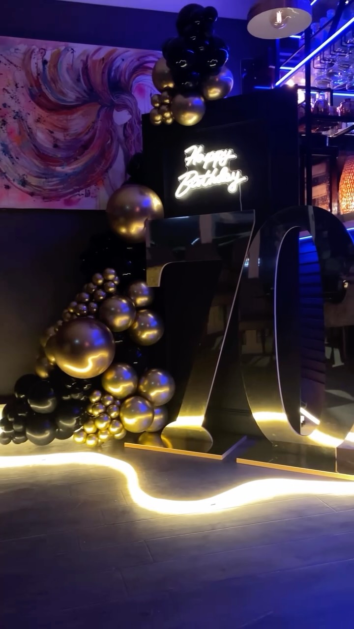 ✨ S e v e n t y ✨
Luxury 70th Decor🪄
#balloondecor #eventdecor #birthday #party #decor
@theeventcollectivex @kalisanballoons @balloonmarket.uk @make_a_wish_ua @inspopartydecor @ohwowparties @balloonandribbons @proballoonshop @shimmerandconfetti @findmyeventplanner @sempertexeurope @storybook_bliss