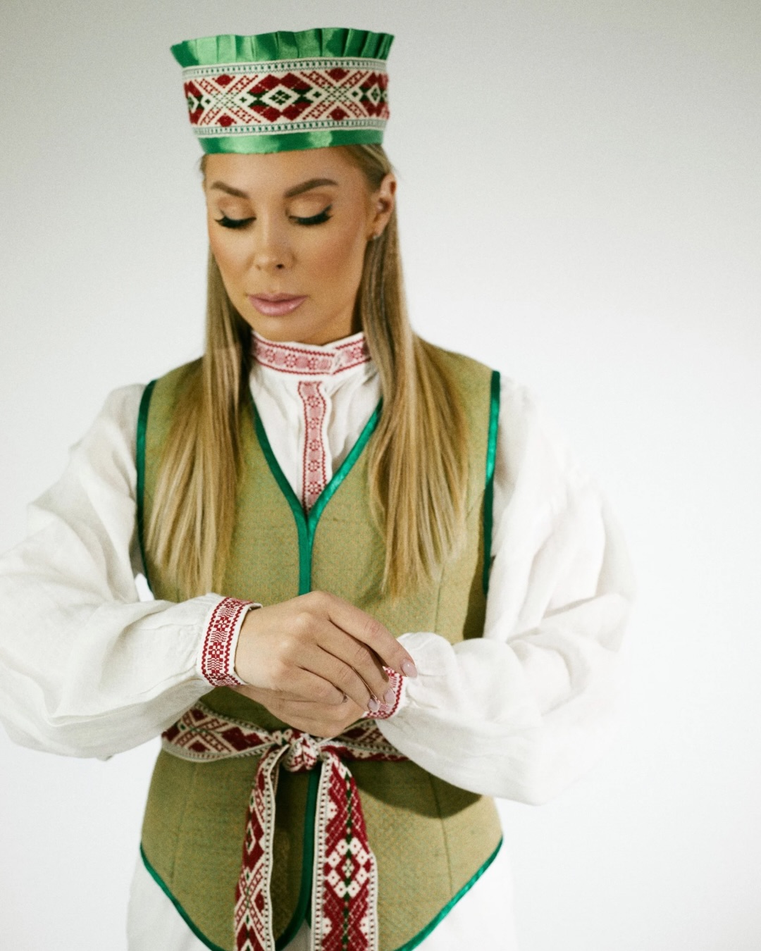 Puoselėdami savo šaknis, saugodami savo tapatybę ir brangindami tai, kas mus daro išskirtinius, išliekame autentiški. 🇱🇹
Su Vasario 16-ąja!
„Tėja“ salonas