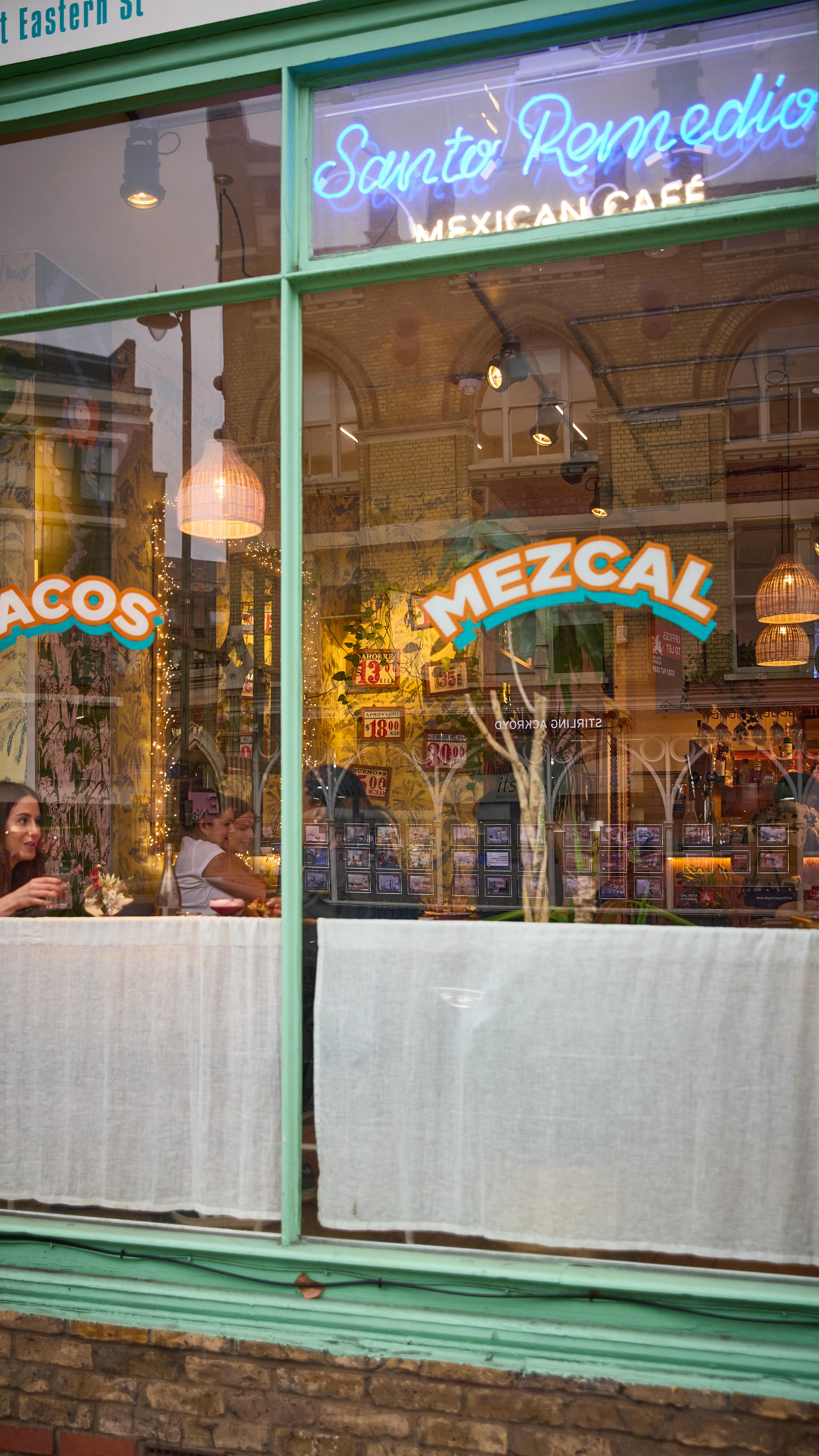 It’s Thursday and Shoreditch is calling! Enjoy street-style tacos, crafted cocktails, and the creative spirit of East London in our Shoreditch Taqueria.🌮
#SantoRemedio #Taqueria #Shoreditch #Mexican #Mexicanrestaurant