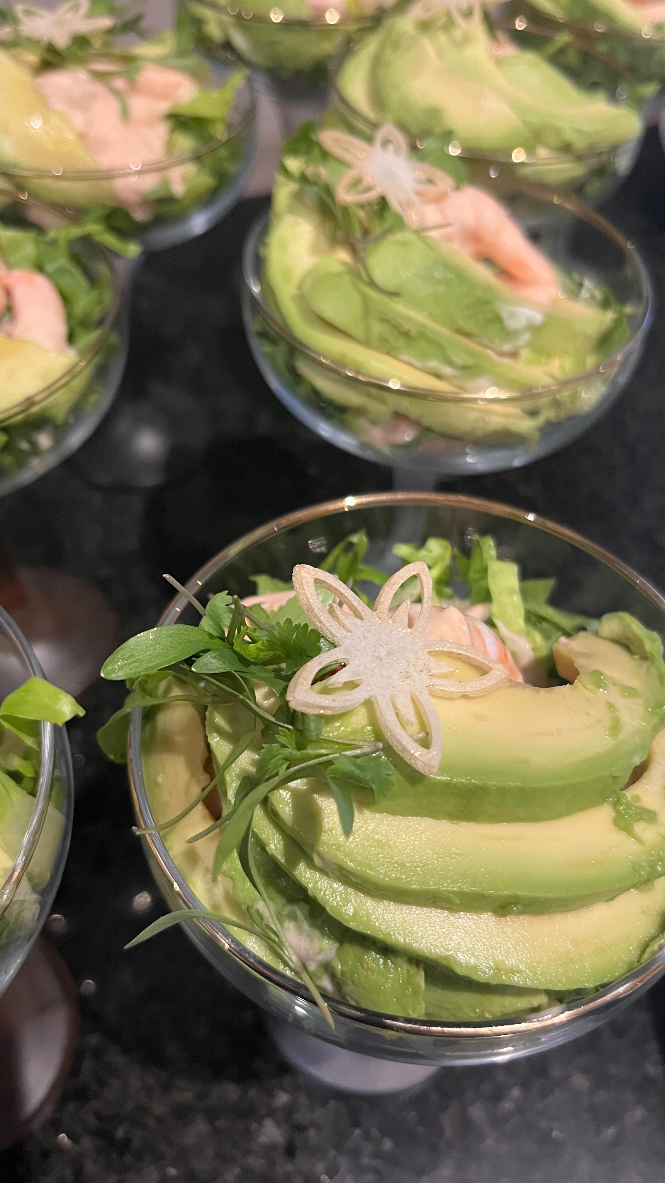 It is perfectly acceptable to hire a private chef to cook and deliver your dinner for friends…
On Saturday my client requested a home cooked delicious meal delivered and ready to serve to her guests.
The menu:
Prawn avocado cocktail
Roasted Turkey with cranberry pecan stuffing
Honey roasted gammon
Roasted carrots and parsnips
Clients recipe green beans and bacon
Roasted beet & butternut with feta and dukkuh
Boursin mash potatoes
#privatechefballito
#ballitofooddelivery
#heatandeatmeals