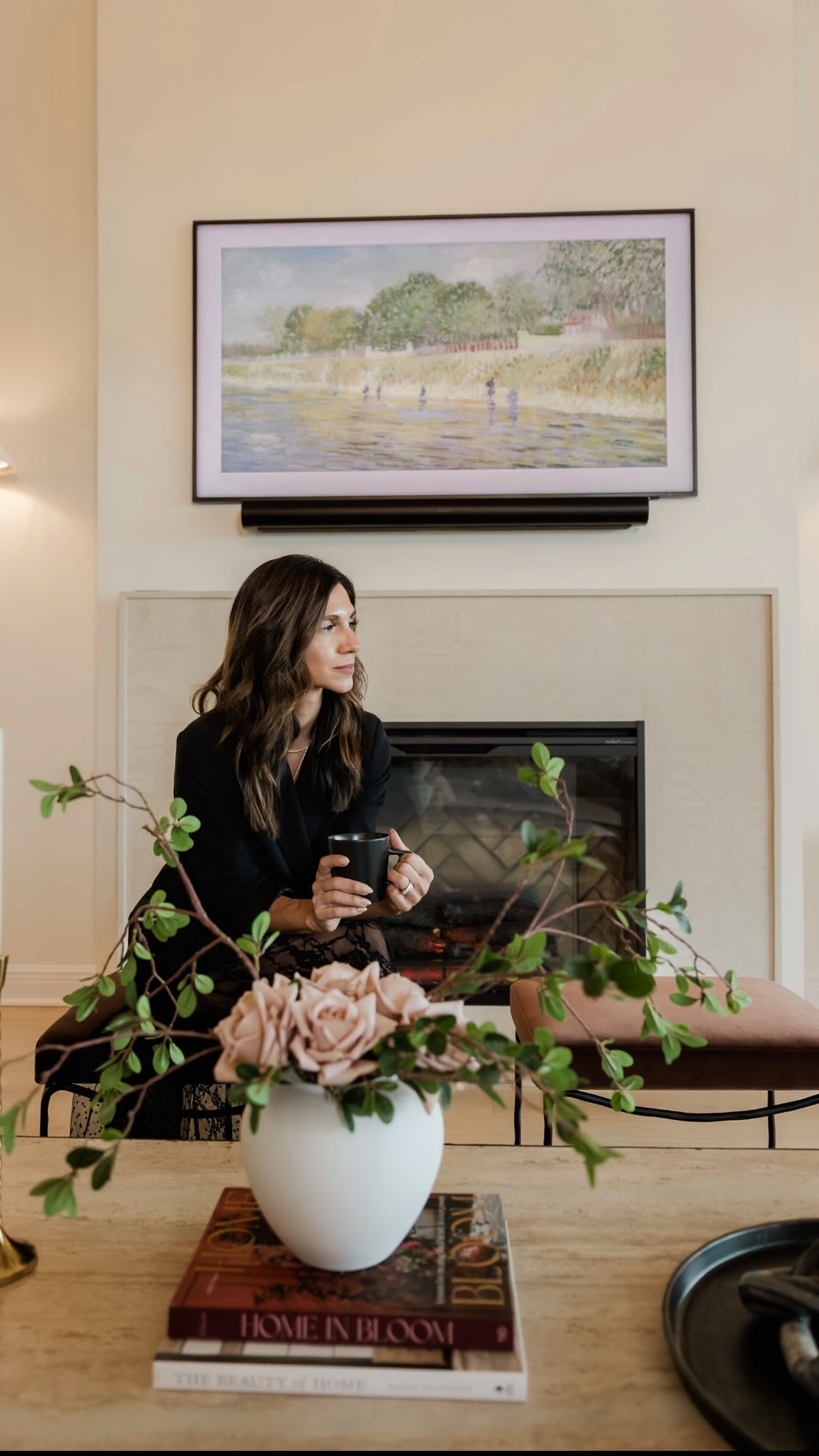 Valentine’s has always lived here.
Not in trends.
Not in red for a week.
But in age.
In brass softened by touch.
In silver with history.
In florals that have dried beautifully.
In candlelight that feels intentional.
We don’t decorate for romance.
We design for it.
#SavannahsHomeAndDesign #LayeredLiving #CollectedNotDecorated