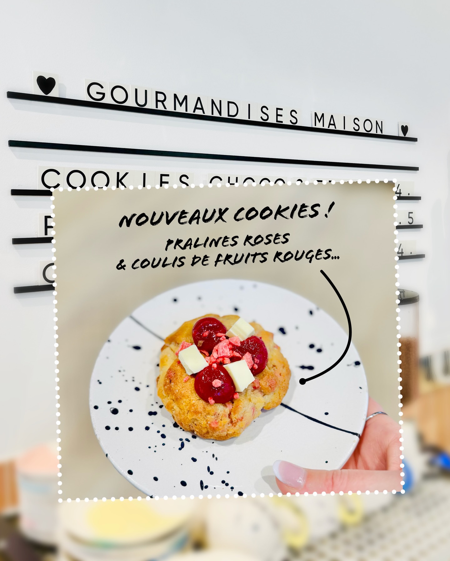 ♥️ Le mois de l’amour est là… et il se croque, se partage et se savoure !
🍪 Craquez pour nos nouveaux cookies :
• Pralines roses & coulis de fruits rouges
• Marbré praliné
• Noix de coco & chocolat (notre cookie sans gluten)
Pssst un cookie vegan est également disponible 😋
Succombez à nos gourmandises salées ou planchettes apéritives et accompagnez le tout de nos délicieuses boissons avec ou sans alcool. 🍹
Parfait pour enrichir l’expérience Manifik, en associant peinture sur céramique et moment convivial entre amis, en famille ou en solo.
✨ Chez Manifik, vivez un moment unique, gourmand et créatif !
cookies maison - cookies pralines roses - cookies marbré praliné - cookies noix de coco chocolat - cookies sans gluten - cookie vegan - gourmandises salées - planches apéritives - apéro convivial - peinture sur céramique - atelier créatif Strasbourg - moment convivial et créatif