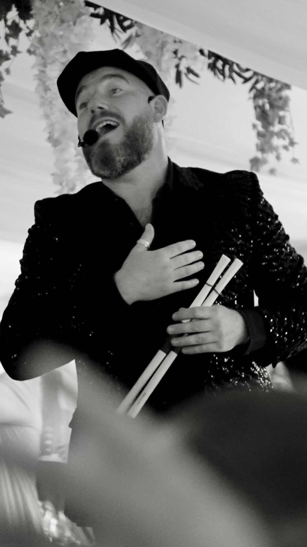 🪇 You know it’s going to be an epic wedding when everyone’s up on their chairs, even before dessert 🪇