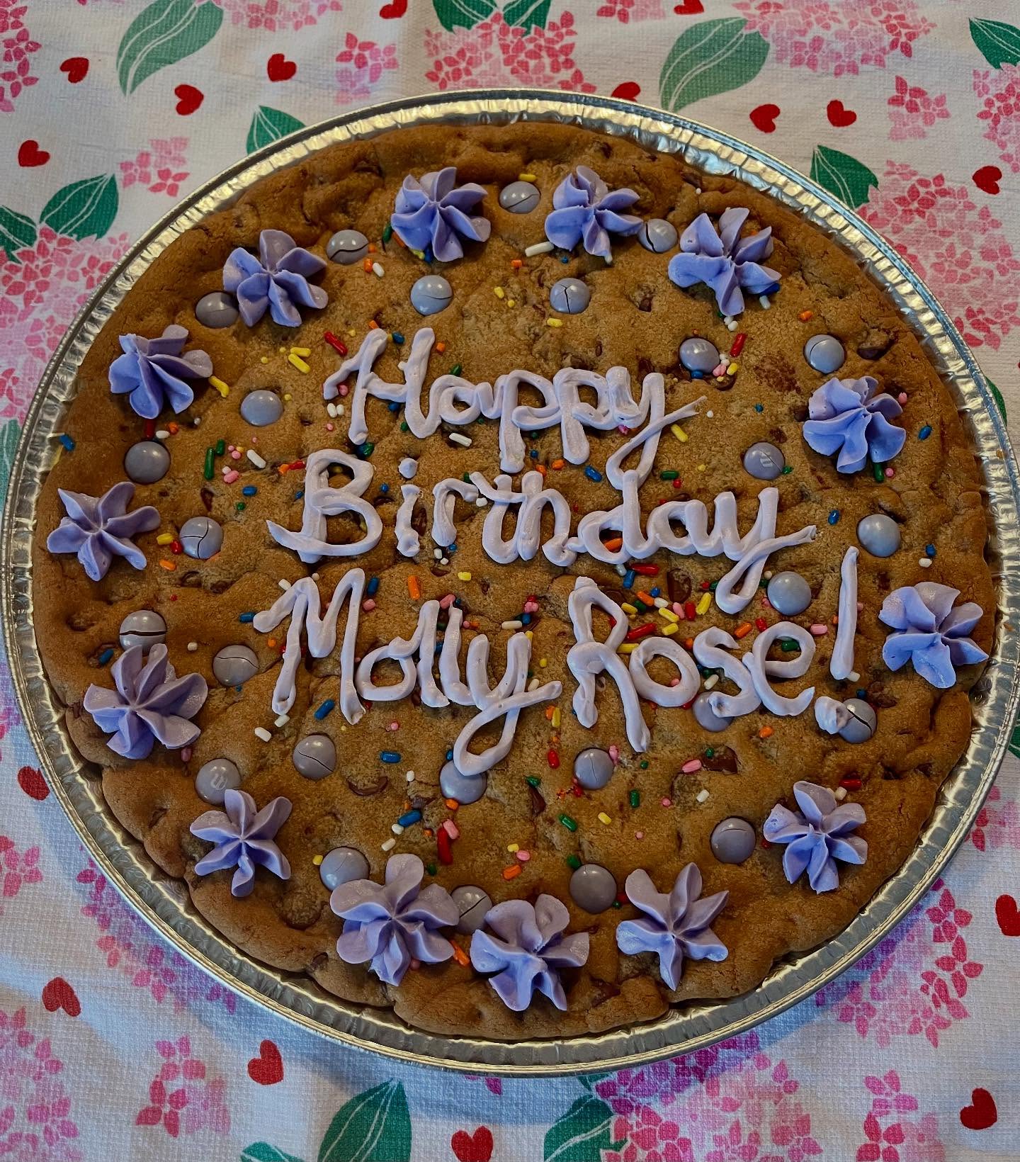 This one is so pretty, I wanted to keep it for myself! (But it was baked for Molly Rose!) ❤️ www.CathysCookieKitchen.com