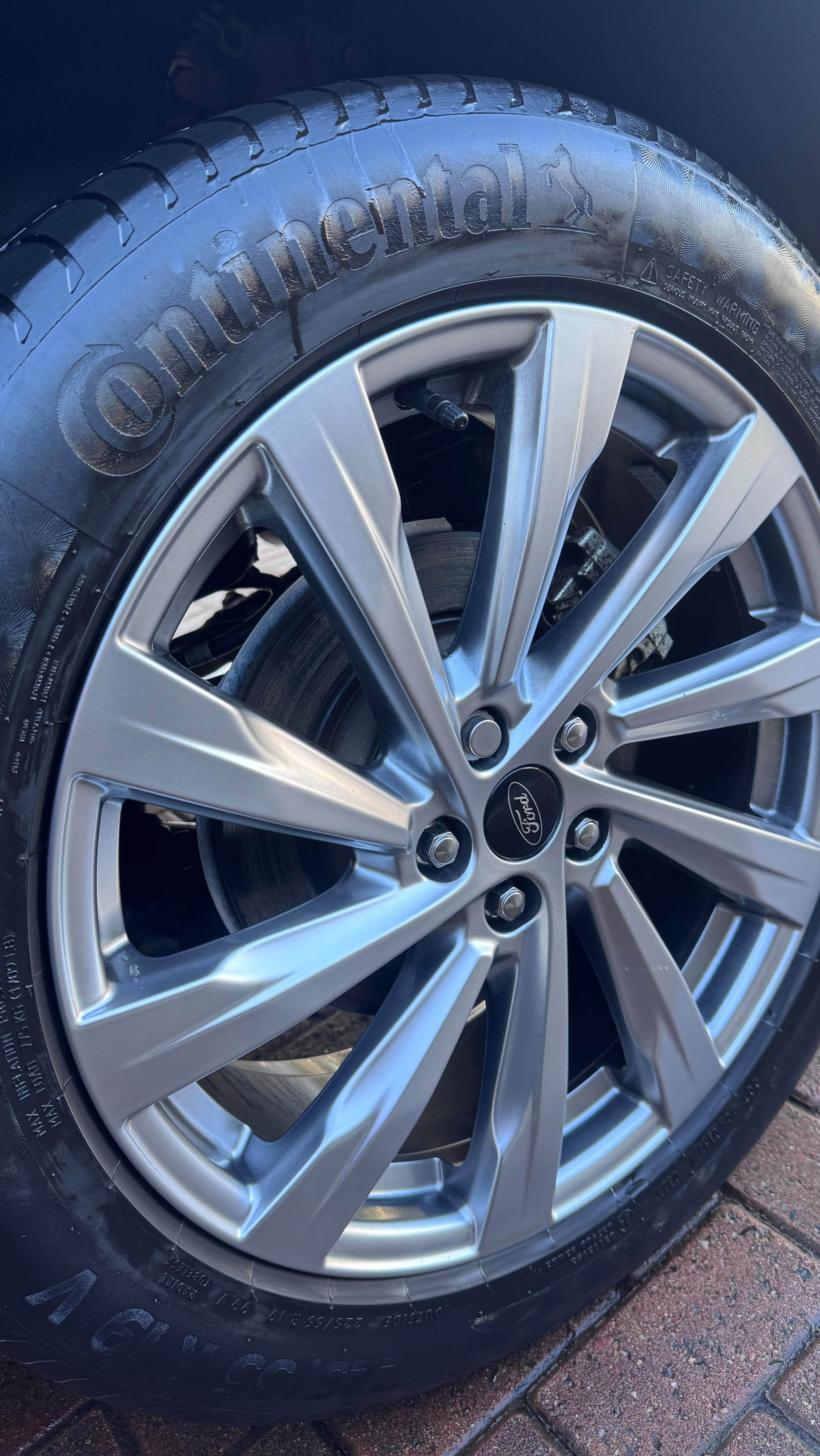 Quick tickle on the wheels. #asmr #detailing #cardetailing #wheelcleaning #chislehurst