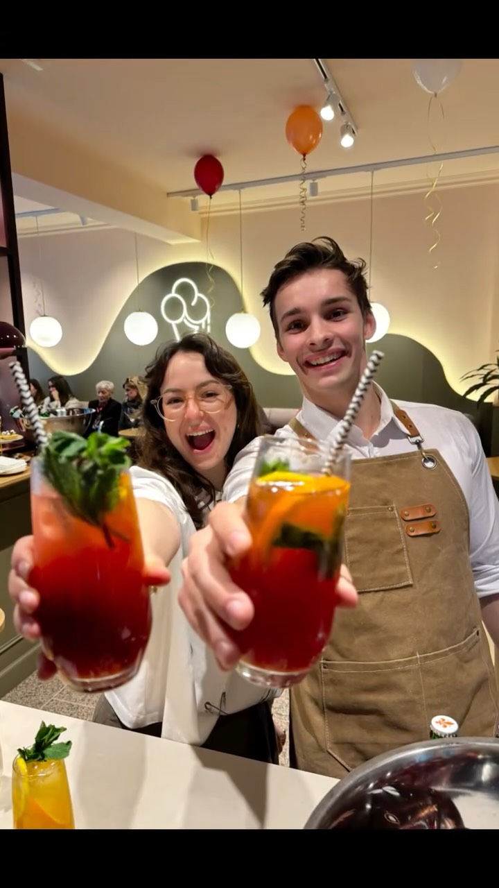 Everyone‘s enjoying Cin Cin Drinks 🤭🍹
#drinks #funny #relatable #catering #vienna
