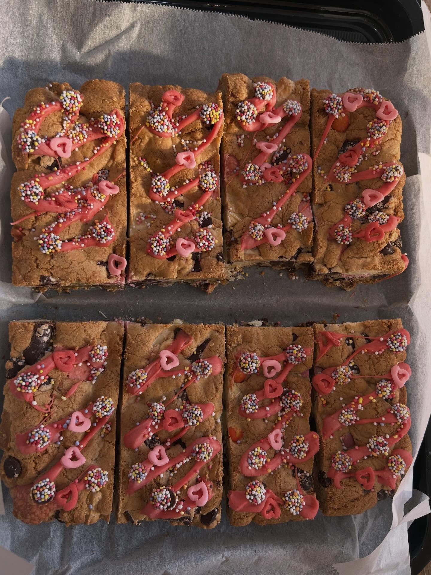 Forgotten Valentineās Day?
Donāt worry- we have you covered! Plenty of Valentineās themed rocky roads, cookies, cookie dough, vanilla cake, red velvet & cheesecake ā¤ļø