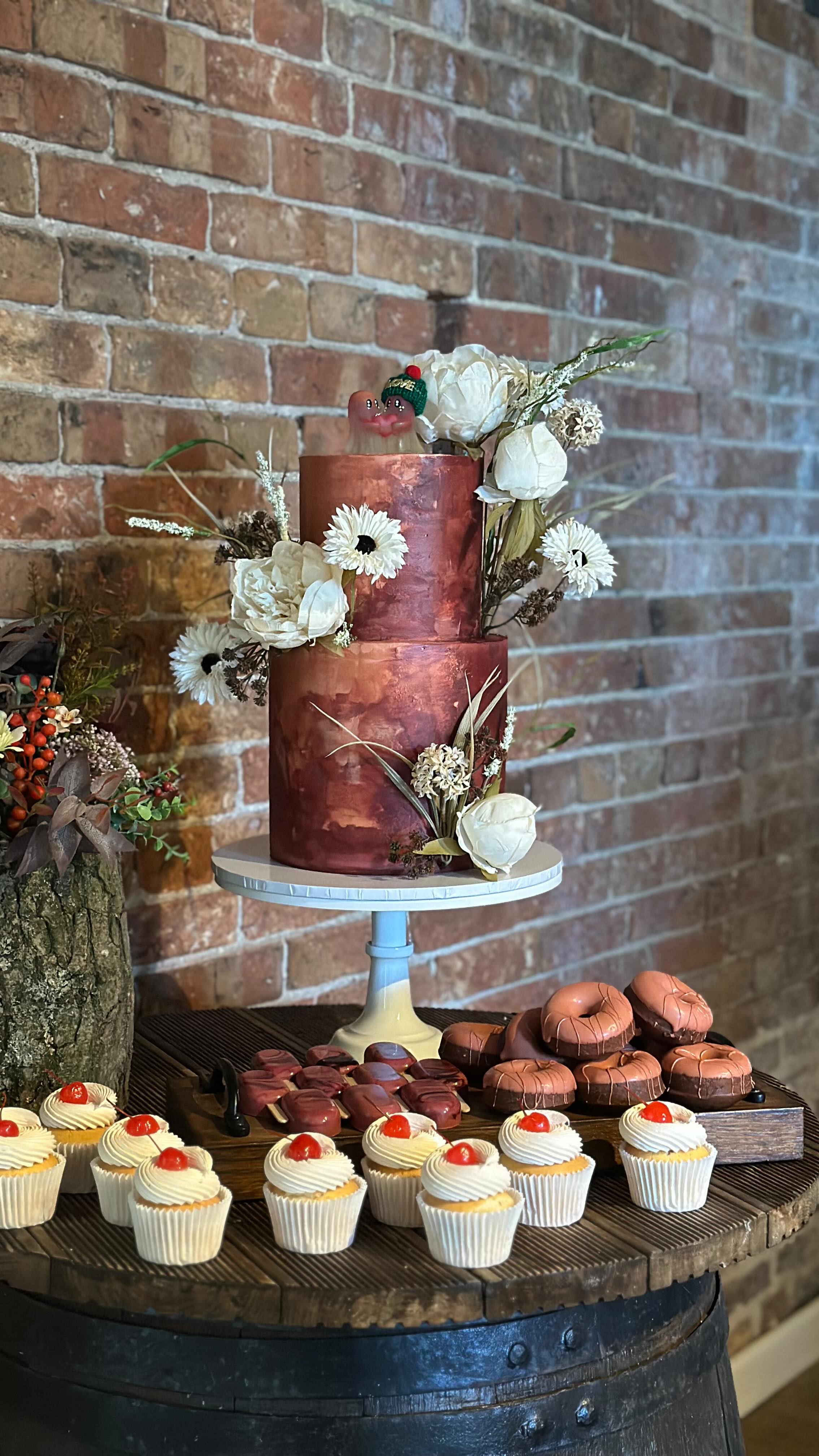 Wedding cake… but make it extra.
Donuts, cupcakes, cakesicles and a statement tiered cake - because why choose just one? A mix of treats so every guest gets their favourite.
Completely obsessed with these deep red tones and florals 🤍
Your cake, your way... always.