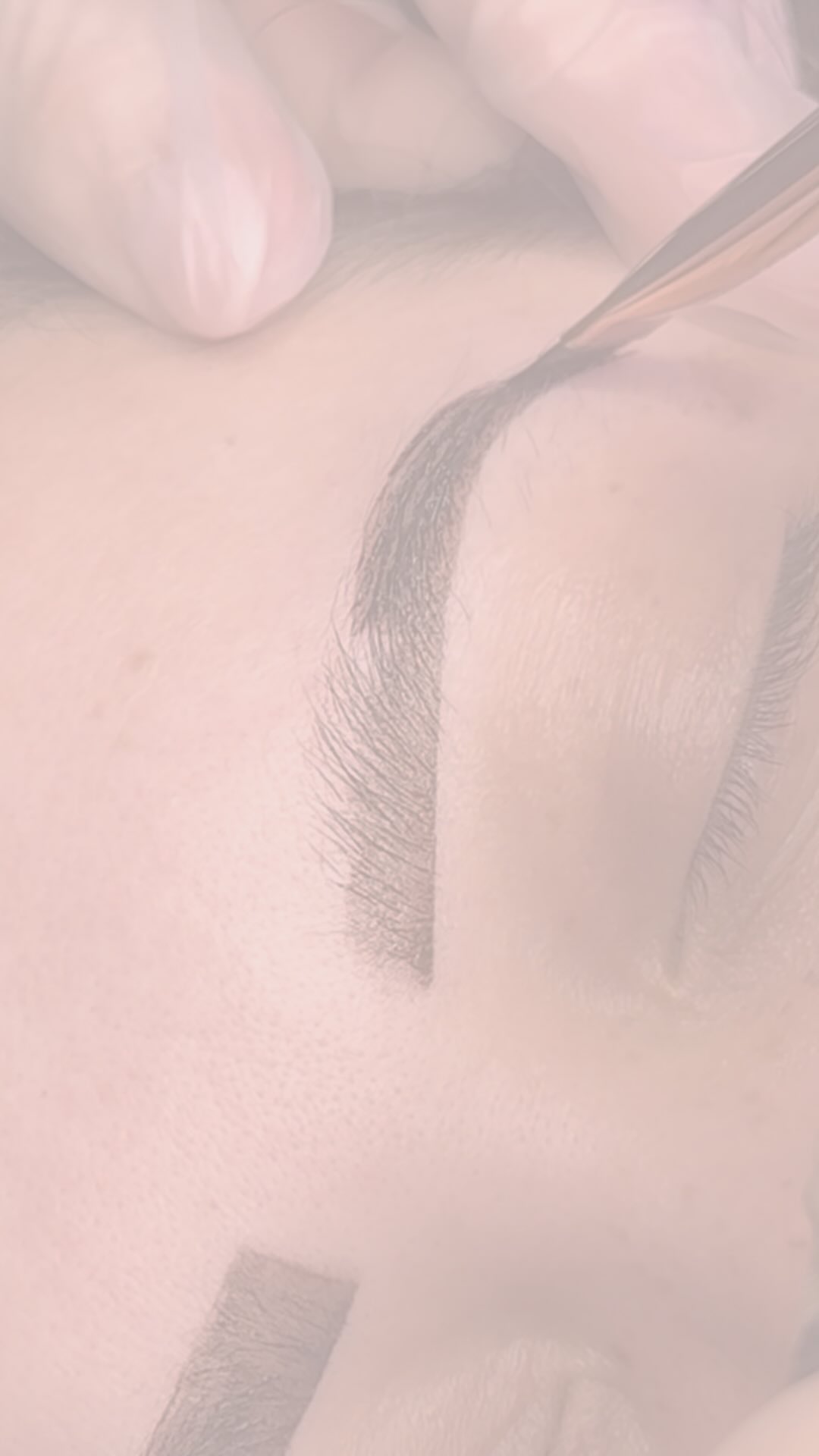 Brow Artist Green Flag 💚🍀
Taking pre-treatment PREP seriously 💅🏼
What’s the point?
To have a SMOOTH, CLEAN, BALANCED foundation to work with👀
The order of products is intentional so certain ingredients included in these products don’t create another barrier during prep which can prohibit treatment.
You can’t create exceptional results on an unprepared canvas.