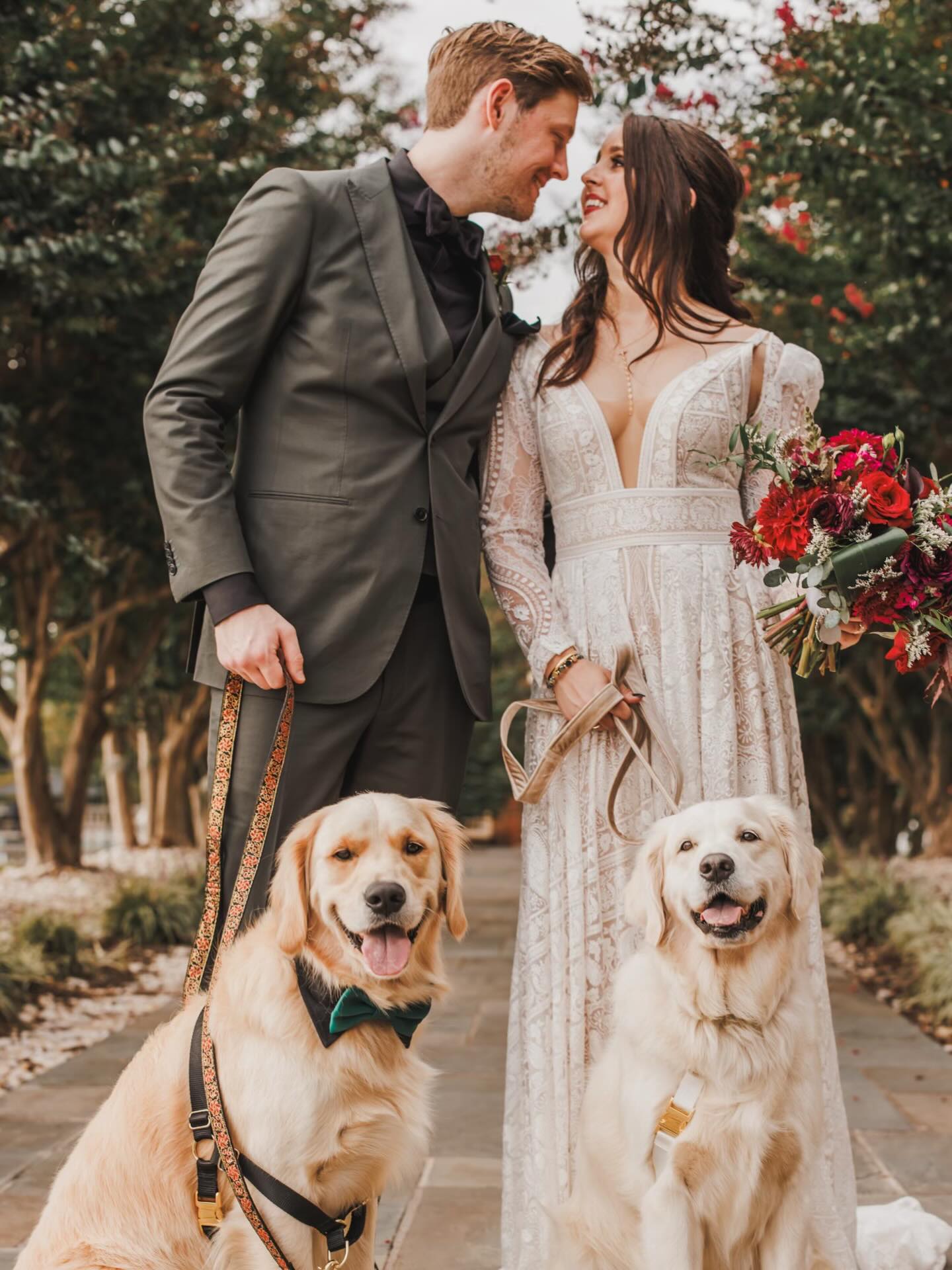 All of the love, all of the time (not just on love day)! ♥️🐶✨🌙 #starrynighteventsrva #love #valentinesday #starrynighteventsrvaplanning #starrynighteventsrvaflowers
Planning & Florals | @starrynighteventsrva @tanya_m_cornwell
Venue | @estateatriverrun
Photography | @arliquinnphotography
Catering | @cater2events
Music | @bunndjrva @djfrankierva
Beauty | @theveilbridalco
Bride | @nalligator03