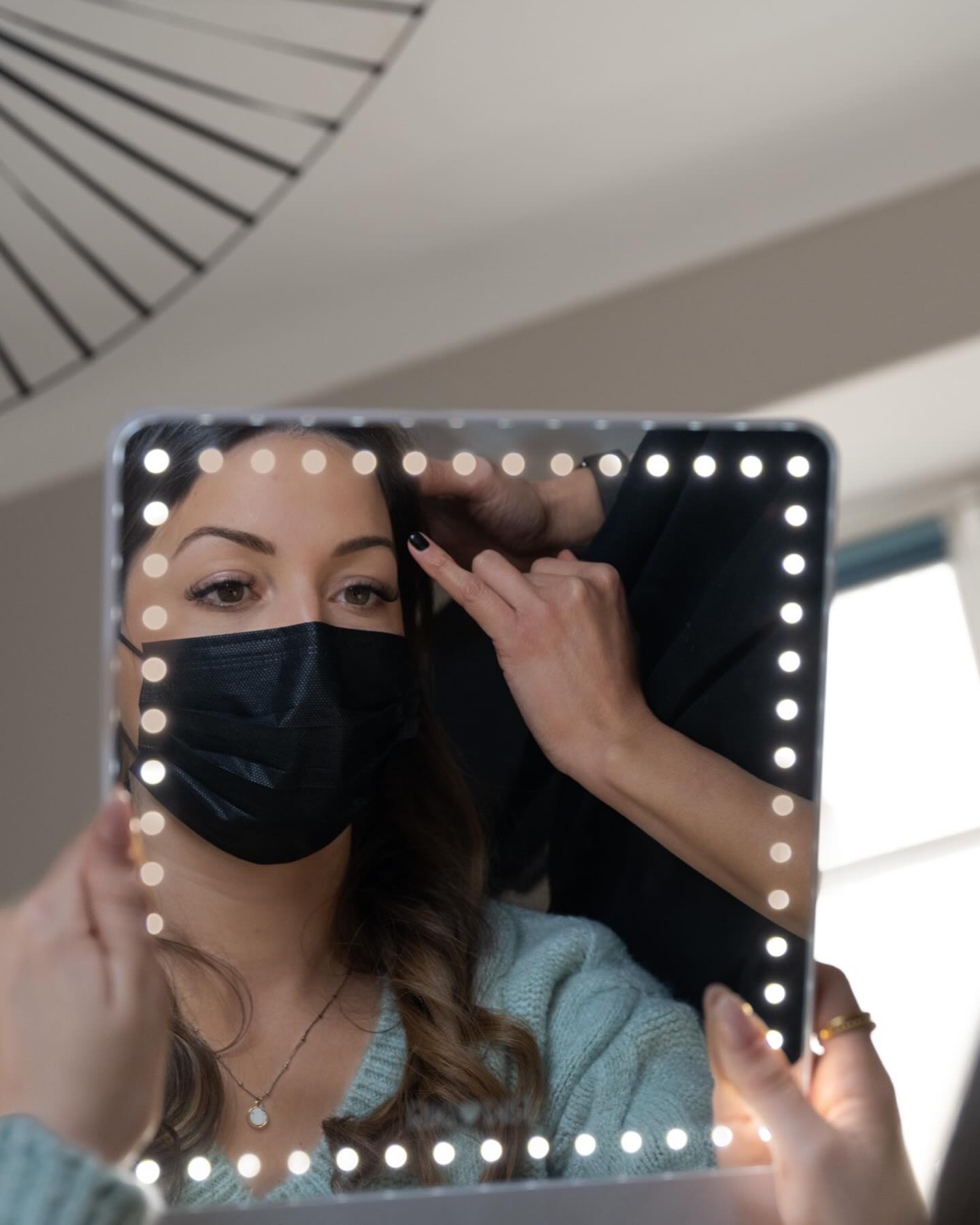 Sourcils restructurés, regard transformé.
Travail poil à poil ultra précis pour un effet naturel et harmonieux.
Chaque trait est dessiné dans le respect de l’implantation naturelle pour recréer densité, équilibre et structure.
✔️ Ligne redéfinie
✔️ Intensité maîtrisée
✔️ Résultat subtil et longue tenue
Le sourcil change tout. Il ouvre le regard, structure le visage et apporte immédiatement du caractère.
#dermopigmentation #tatouagesourcils #poilapoil #regard