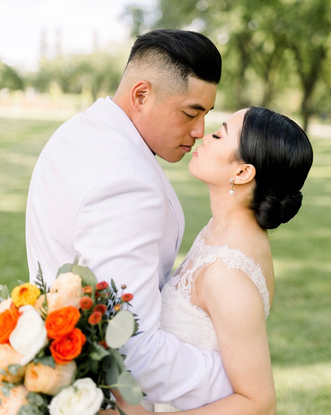 When everything comes together perfectly 🧡
Photo @keilamariephotography
Glam @jelartistry @iamstylist_nurse
Florals @floralstimeless