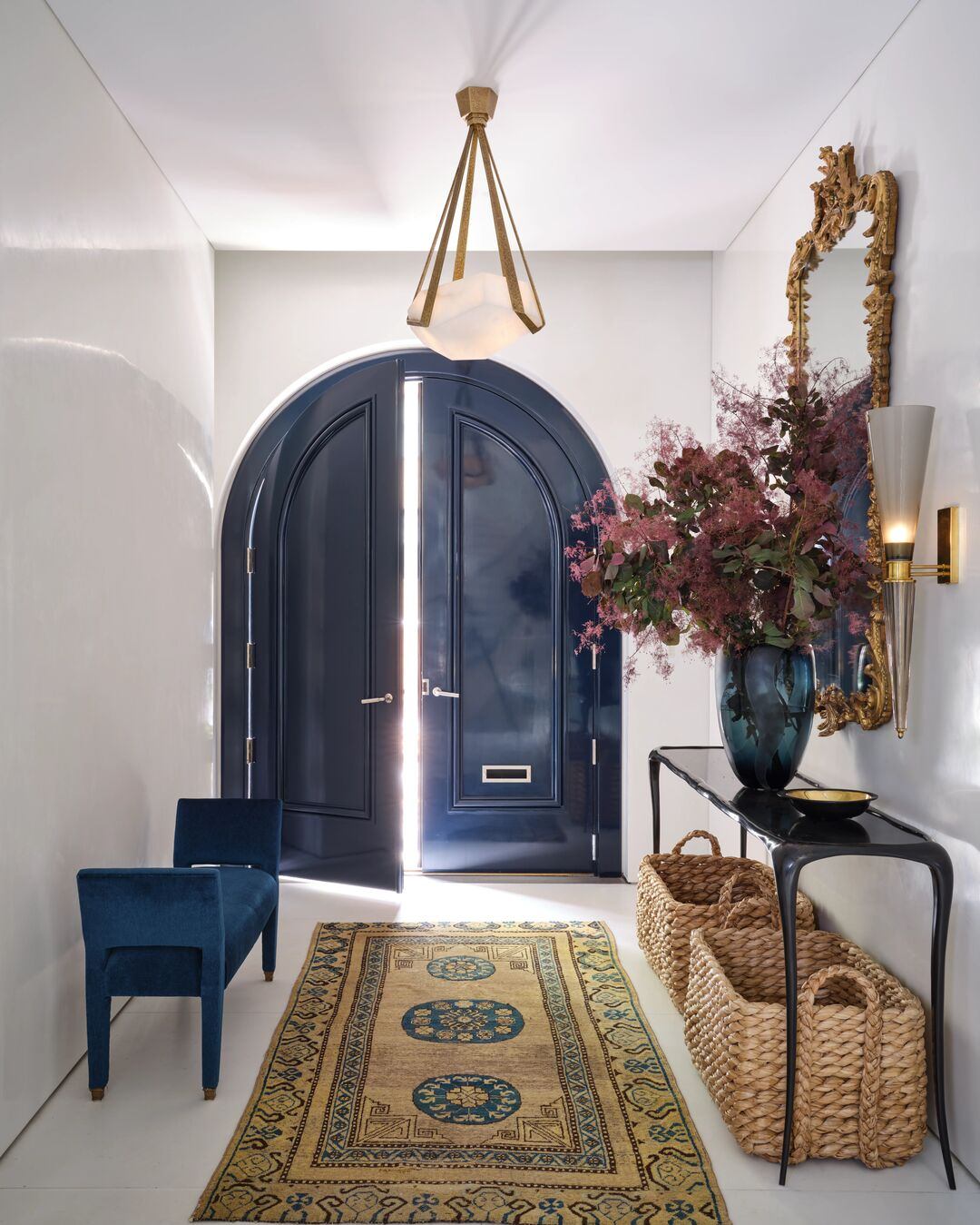 Spectacular high polish walls and blue lacquered doors by our artisan Patrick Shoemaker in the entryway of a historic Manhattan seven-story townhouse in collaboration with Carrier and Company. Captured by photographer Thomas Loof and featured in Veranda magazine.
Link in bio to see more of this project.