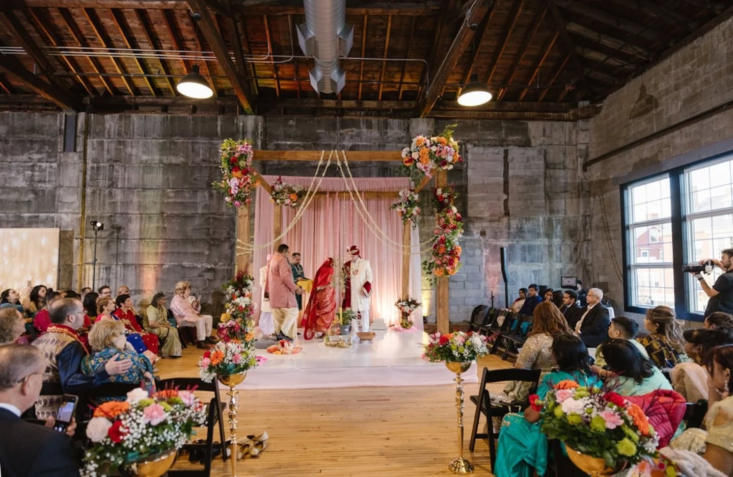 We'll admit it. We're completely lovestruck 💘💘💘
Venue, lighting: @oliopeabody
Coordination: @withoutahitch
Photo: @bluehaathi_photography
Caterer: @singhsrotishopma @premierbarservice @fiorellasrestaurants
DJ: @beattrain
Beauty: @madhumitha_makeup_artist
Florist: @taranaomcreations.decor @taranaom.creations
Bakery: @tiotcma @topsfieldbakeshop
Photo booth: @a.lphotobooth
Hotel: @bellinnpeabody
Client: @artesia82 josiahhazard
#bostonwedding #newenglandwedding #massachusettswedding #historicweddingvenue #fallwedding