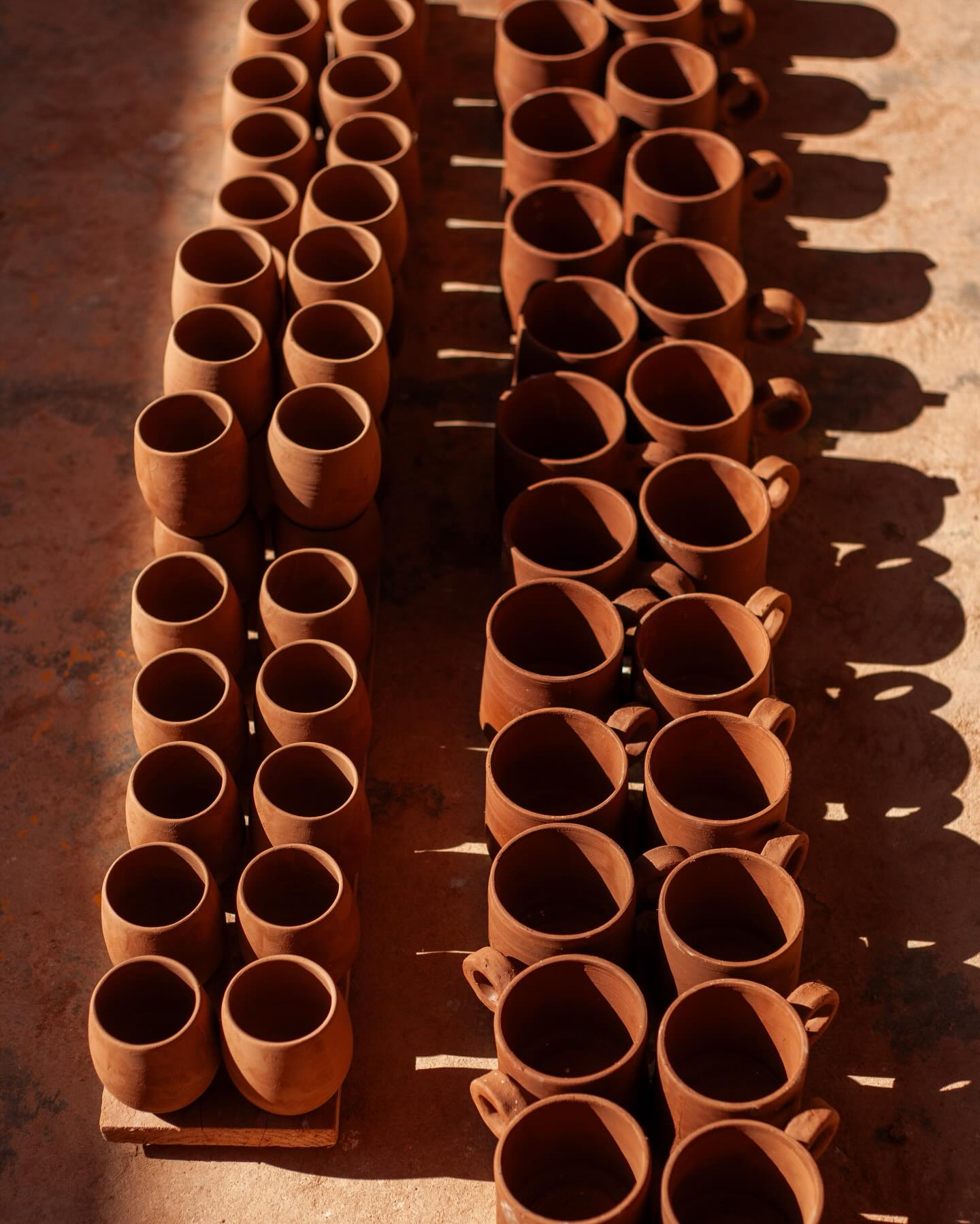 During my last trip to Morocco, I joined @christinegialamatzi & @khalid_jardani while they were treasure hunting for their new store in Tamraght @studio.artizana 🤩
Visiting local pottery artisans together, I couldn’t resist bringing a few pieces back with me.
A small collection of handcrafted Moroccan ceramics is now available in the store @ Oudegracht 310