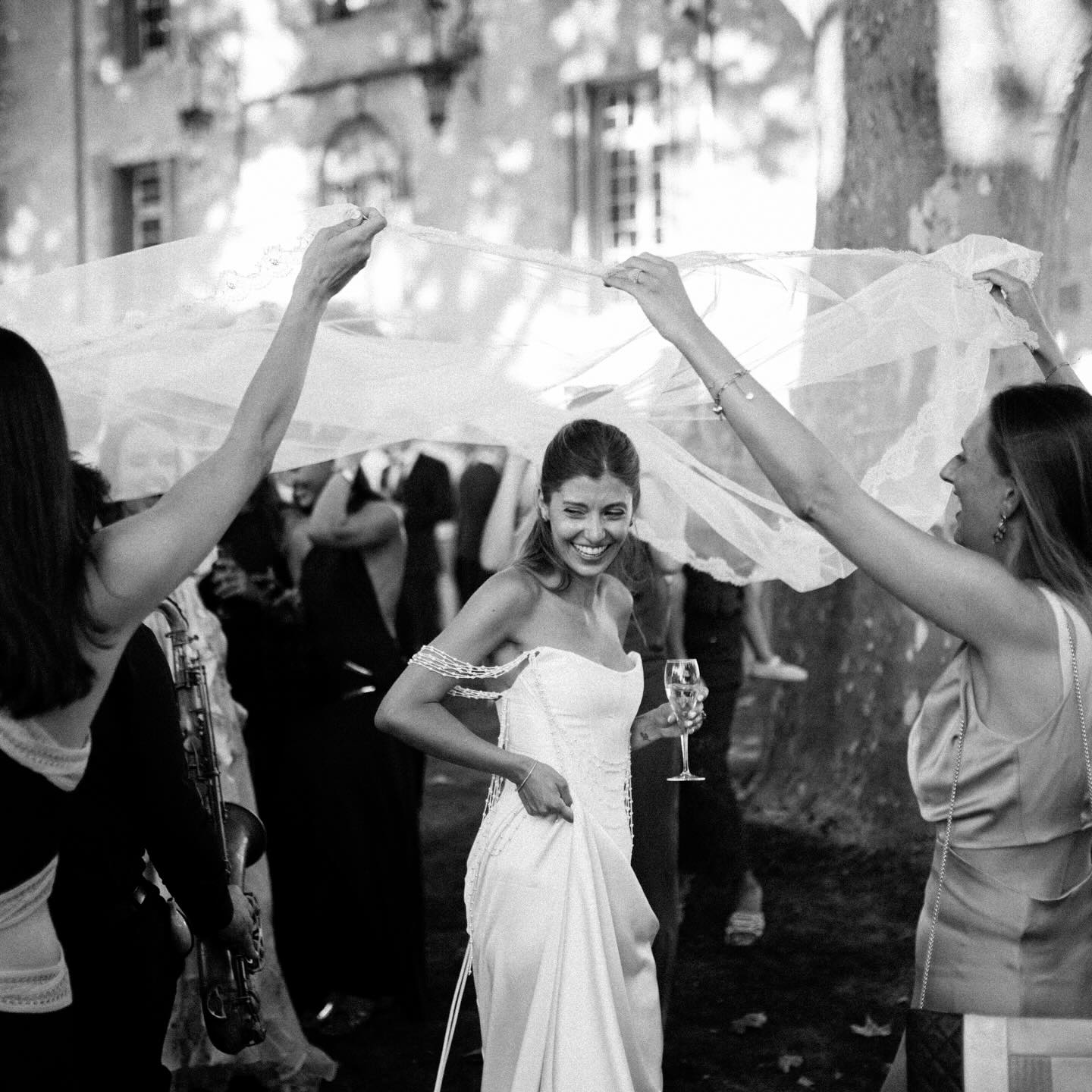 Ce soir j avais envie de partager les good vibes de ce mariage, il y a dans toutes mes saisons des moments forts et je ne remercierai jamais assez la vie de me faire vivre tous ces beaux moments.