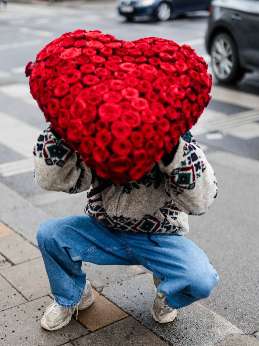 We went out into the streets of Vienna with one simple question:
“What does love mean to you?” 🩷
And honestly? The answers were everything.
Some people answered immediately, others had to think. Some laughed, some got a little quiet. For a moment, in the middle of the city rush, there was space. Space to reflect. Space to feel. Space to say something real.
The days were long. It was cold. We were running on little sleep. Filming, coordinating, checking sound, capturing reactions, then straight into editing. But this is exactly the kind of work we love, when a campaign isn’t just a visual but an experience. When it invites people in instead of talking at them.
For us, good campaigns are built on curiosity and courage. You have to dare to ask. And then you have to truly listen. That’s where the magic happens.
So happy Valentine’s Day to everyone celebrating 🩷 in whatever way love shows up for you today. Romantic, platonic, chaotic, soft, loud, quiet. It all counts.
And yes, we absolutely love creating campaigns of all sorts , especially the ones that bring us out into the real world, meeting real people and collecting real stories.
That’s our kind of love language. 💛
.
.
.
#dropthebutter #valentines