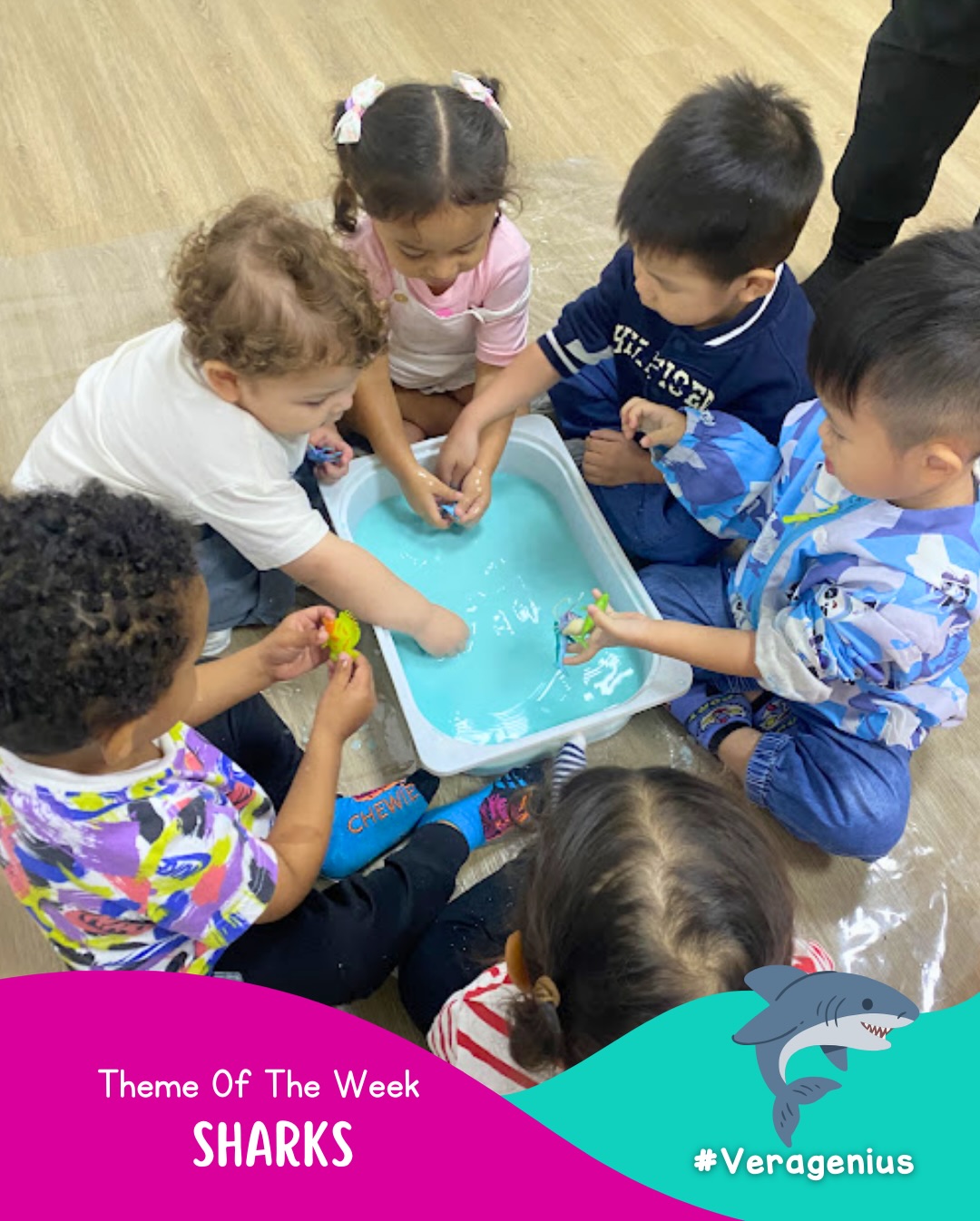 Esta semana en My Little Genius nos fuimos al mundo de Sharks 🦈 y aprendimos jugando, explorando y creando con intención 🤍
Tuvimos actividades súper completas:
🦈 Sensorial: búsqueda de tiburones y juego sensorial
🐟 Matemáticas: conteo uno a uno de peces
🎨 Cognitivo: clasificación por color y discriminación de objetos
🖍️ Arte: manualidades, moteo y arte con técnica de sal
✂️ Motricidad fina: recorte con tijeras, texturas secas y papel crespón
🫧 Sensory play: espuma y exploración de texturas
🧑🍳 Mini Chef: recetas divertidas para aprender con las manos
Porque cuando el aprendizaje se vive con emoción, se queda ✨
En Montessori lo sabemos: “la mano es la herramienta de la mente”. 🤍
💬 ¿Cuál actividad crees que más disfrutó tu peque: sensorial o mini chef?
📩 Si quieres conocer nuestro método, escríbenos “TOUR” por DM.