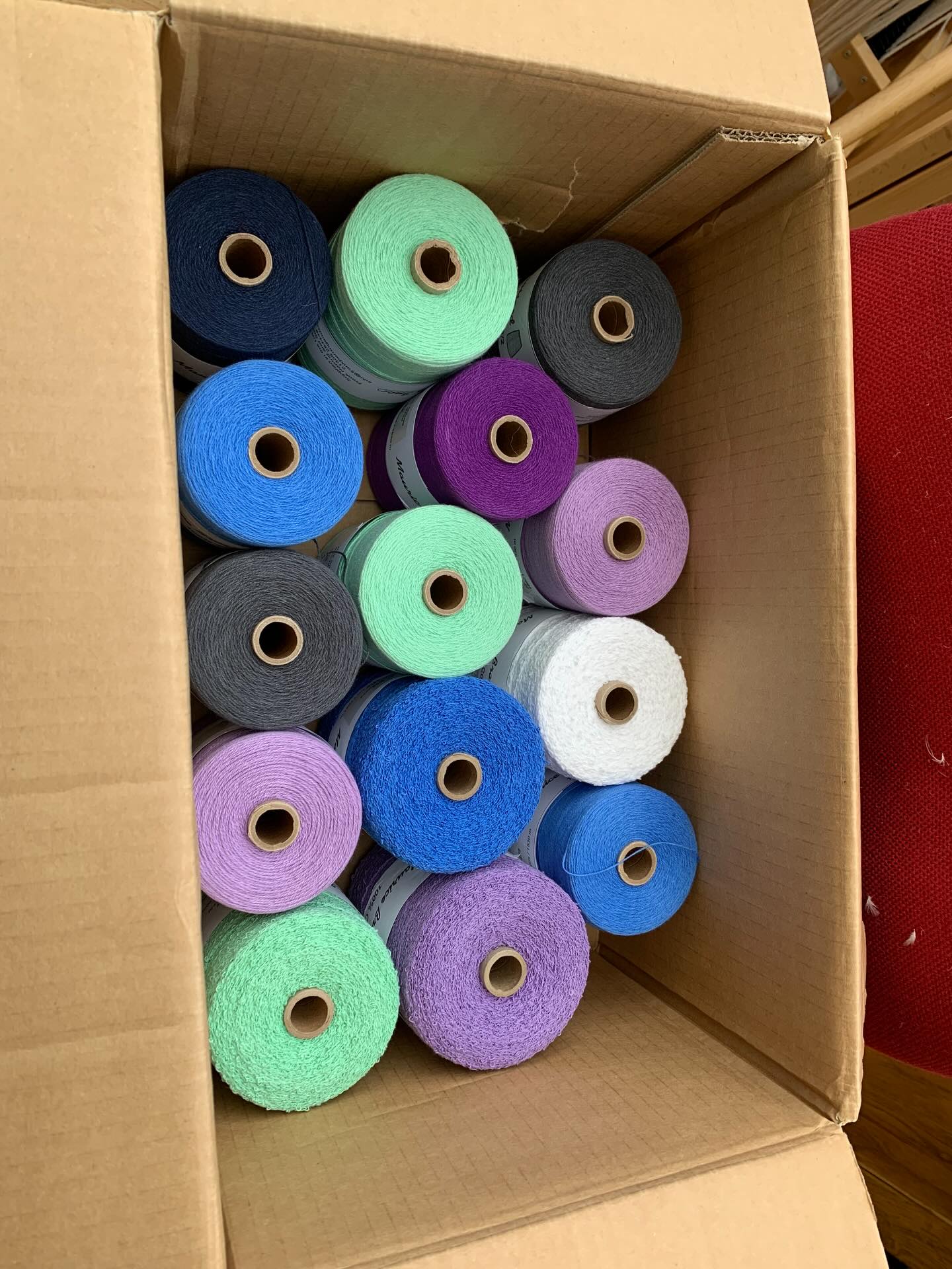 More yarn goodness just landed! 🧶✨
This batch is Brassard 8/2 cotton and Brassard cotton Bouclé 🤩 — basically a dream team for hard-working, beautiful home textiles. Some of it is already spoken for (thank you to my lovely pre-order customer!), and the rest will be heading to my website soon…
#handweaving #slowtextiles #farnhamcrafttown #surreyartistsopenstudios