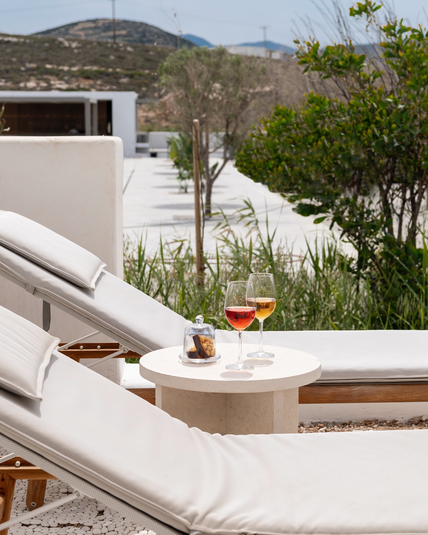 Cosme hotel, Paros.
#architecturalphotography #realestatephotography #parosvillas #interiorphotography #parosisland⚓️🌊🌞 #parosphotographer #dronephotography #aerialphotography