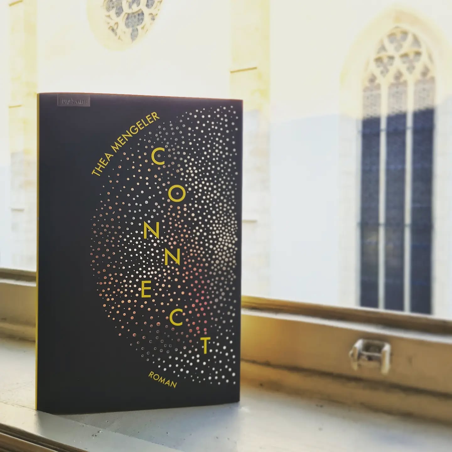 Eigentlich würde ich heute Abend beim Wortspiele Festival lesen, aber leider bin ich in Quarantäne.
Stattdessen wird die wunderbare @raich.tanja vom @leykamverlag für mich lesen ♡ Danke dafür!
Allen, die heute dort sind, wünsche ich einen wunderbaren Abend! @facultas.stephansplatz
#wortspiele #wortspiele2022 #literaturfestival #connect #leykamverlag #tanjaraich #theamengeler