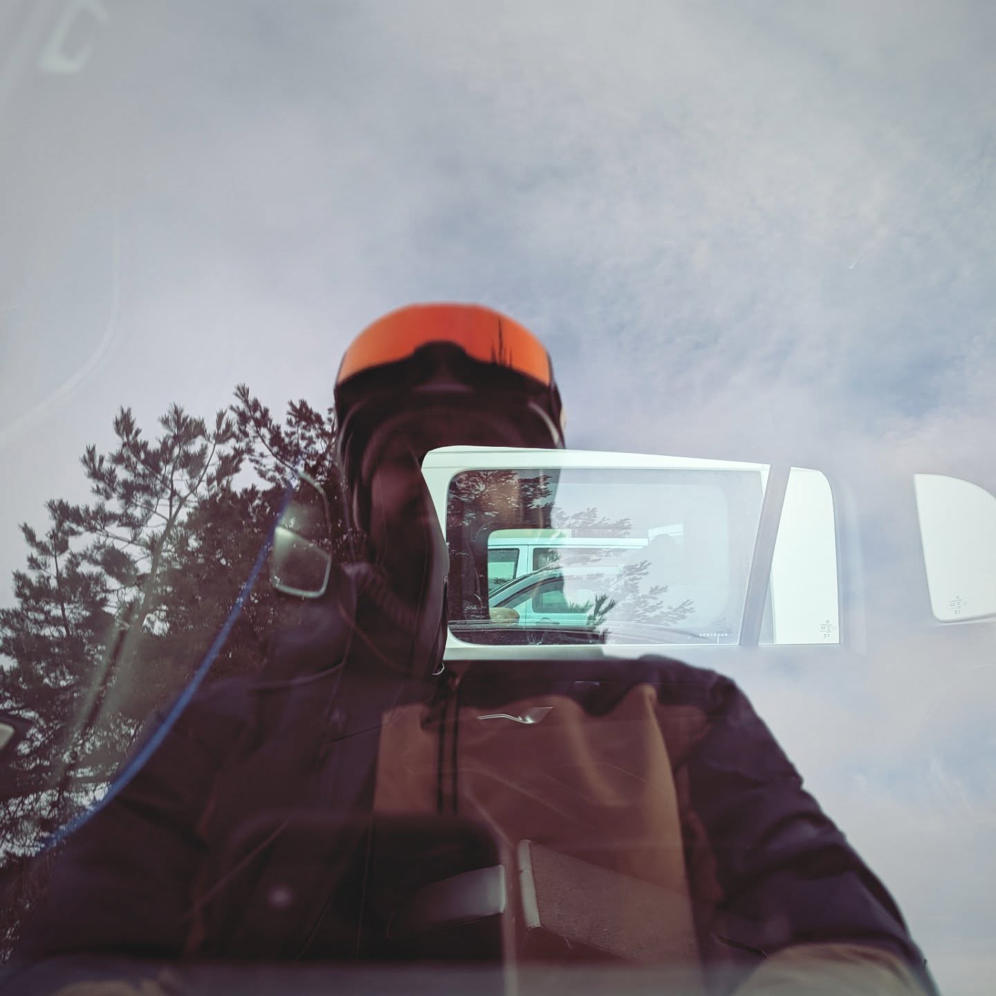 Ce n'est pas de la moto...
Mais l'hiver, c'est sans doute le meilleur moyen de garder la forme, le feeling et le plaisir.
Je trouve que le ski se rapproche beaucoup de la moto, entre le regard, la trajectoire, le kiffe et les amis.