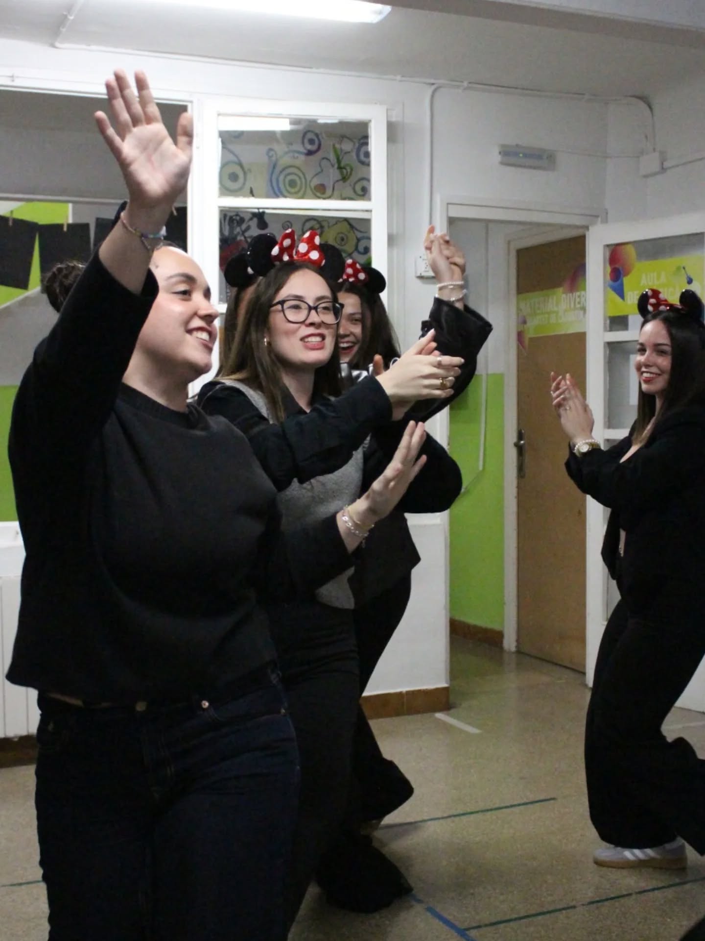 L'Equip de monitoratge (d'abans i ara) tampoc s'ho va voler perdre!
💚💚💚
#EsperitPiaget
#PassioPerlEscola
#SomEscola
#ElCarmel