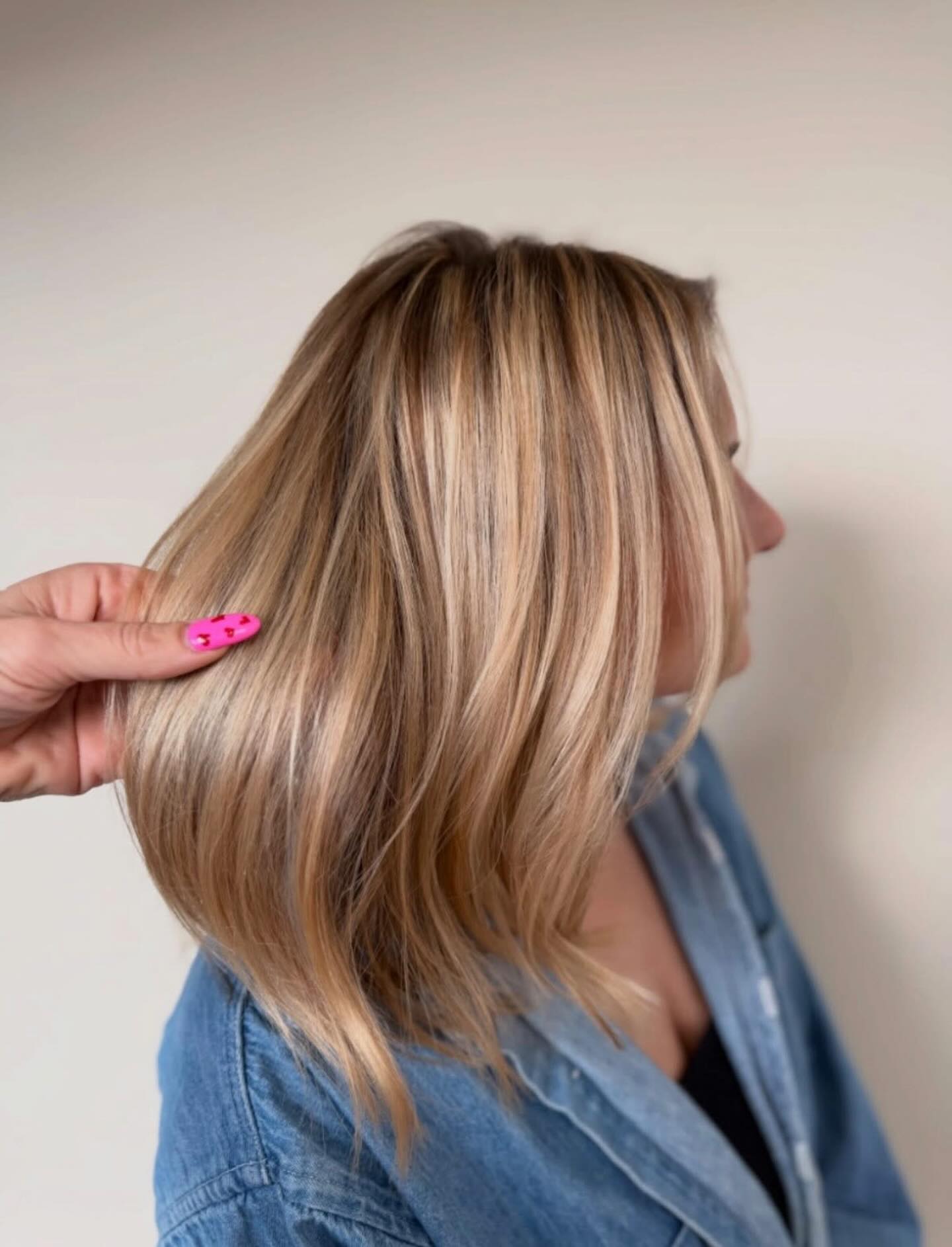 it’s giving sunshine and spring 🌅 by @sevange_styles
#buckscounty #hairgoals #buckshairstylist