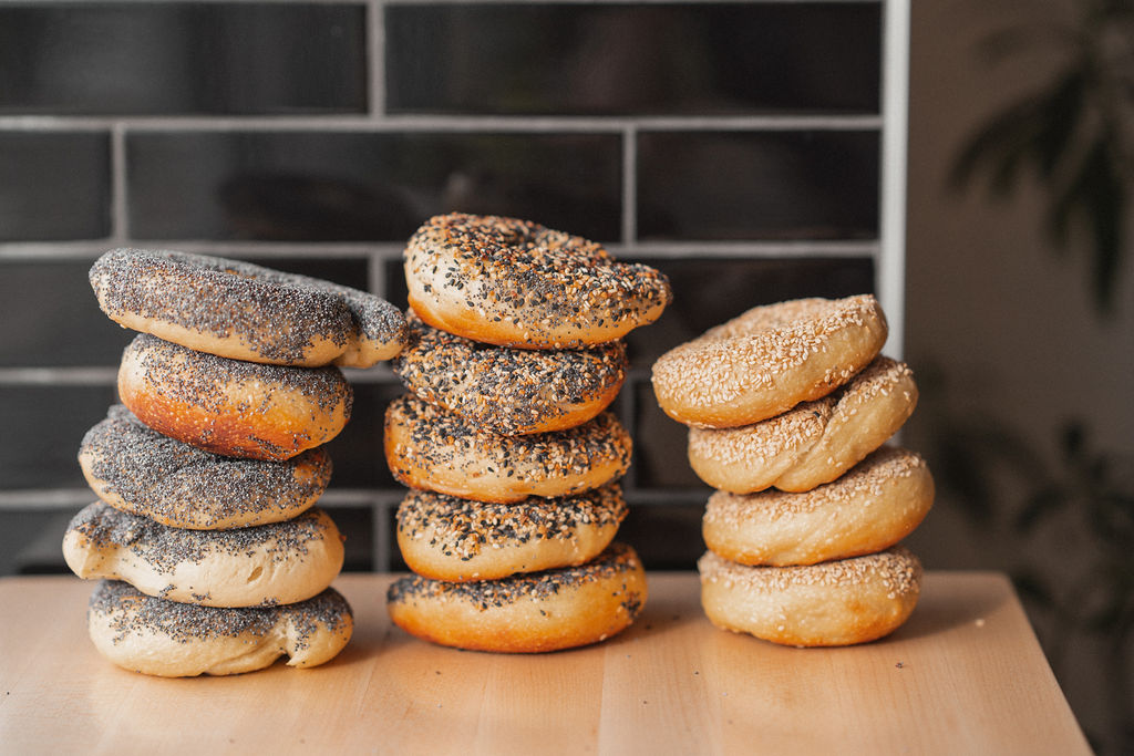 Come grab your bagels before Monday! 🥯✨ We’ll be closed for the holiday, so make sure you stock up this weekend.
We’re open 8am–3pm — swing by and load up on your favorites!
📍 258 Ave B South
See you soon!