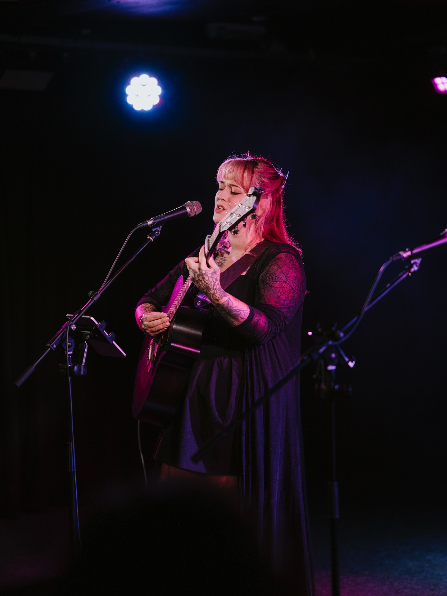 Obsessed with these photos that the gorgeous @georgiahornphotography took during our home town show in Leeds! 💕💕
@thewardrobeleeds is a special venue to me because I went to uni over the road from it @leedsmusicdrama and used to have lessons with Sam in the room we performed in! Then there we were, 12 years later, playing to a sold out room 🥹
Thanks so much to Georgia for coming along and taking this pics. She’s a lush person and an incredible talent, definitely check out her work if you’re on the hunt for a wedding photographer 💍📸