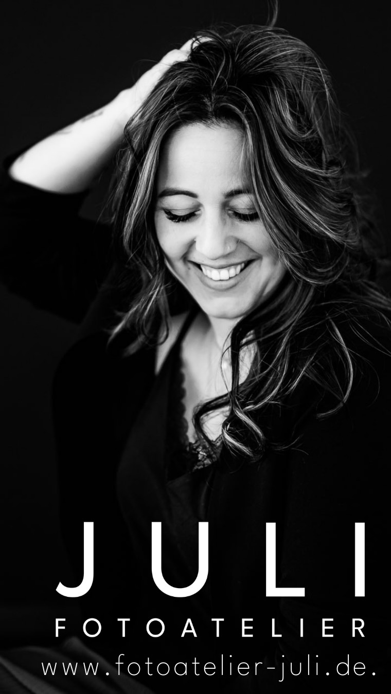 Frauen, wir müssen reden. 💔
Unter einem meiner letzten Reels habe ich Kommentare gelesen, die mir echt das Herz gebrochen haben. Mamas, die andere Mamas für ihre Entscheidungen verurteilen. Frauen, die andere Frauen runtermachen. Genau in der Phase, in der ein neues Leben in die Familie kommt.
Und wisst ihr was? Das geht GAR NICHT.
Gerade JETZT wenn eine Frau ihr Baby erwartet oder gerade Mama geworden ist braucht sie SUPPORT. Keine Bewertungen. Keine ungefragten Meinungen. Keine verletzenden Kommentare.
Jede Mama macht das Beste, was sie kann. Mit ihren Möglichkeiten. In ihrer Situation. Mit ihrer Geschichte.
Die eine stillt, die andere gibt die Flasche.
Die eine hat einen Kaiserschnitt, die andere eine Hausgeburt.
Die eine geht zurück in den Job, die andere bleibt zuhause.
Und weißt du was? ALLES ist richtig. Solange das Baby geliebt und versorgt wird.
Wir Frauen sollten uns gegenseitig STÄRKEN. Nicht schwächen. Wir sollten uns FEIERN. Nicht verurteilen. Wir sollten füreinander DA sein. Nicht gegeneinander.
Wenn du nichts Nettes zu sagen hast - dann sag einfach gar nichts.
Aber wenn du die Chance hast, einer Mama Mut zu machen, sie zu bestärken oder ihr einfach zu sagen “Du machst das toll” - dann TU ES.
Denn genau DAS brauchen wir. Mehr Zusammenhalt. Mehr Wertschätzung. Mehr Liebe von Frau zu Frau.
Teilt dieses Reel, wenn ihr der Meinung seid, dass wir Frauen zusammenhalten sollten. 💪💕