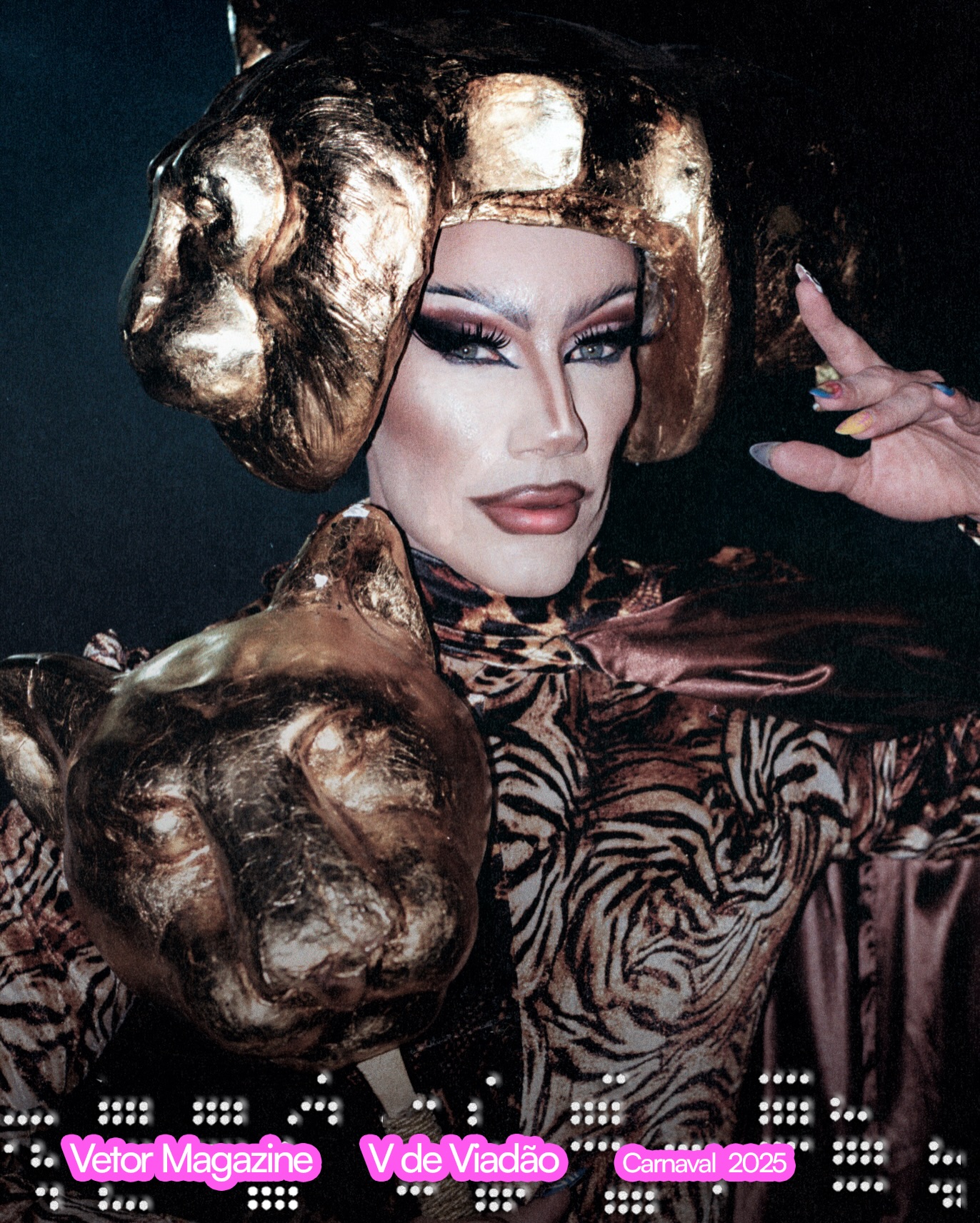 Na @vdeviadao o de carnaval do ano passado, o fotógrafo Matheus Lima (@6math66), da Vetor, registrou as drag queens que performaram na edição: Miranda Lebrão, UNA, Brooke Elbe, Organzza, Shannon Skarllet, Cutis Negra e Athena Likis.
⋆✴︎˚。⋆ (⸝⸝ᵕᴗᵕ⸝⸝) A próxima edição da V de Viadão acontece amanhã, 14/02, no Rio de Janeiro!