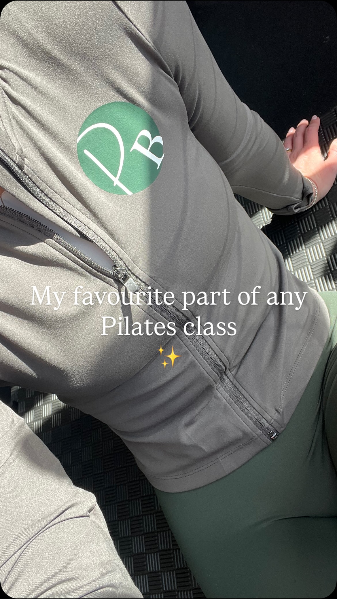 If you’ve been to my morning classes you know I LOVE warming the spine with you all!
That first bit of movement on a morning feels bliss! 🧘🏽♀️
What’s your favourite part of class? ✨
