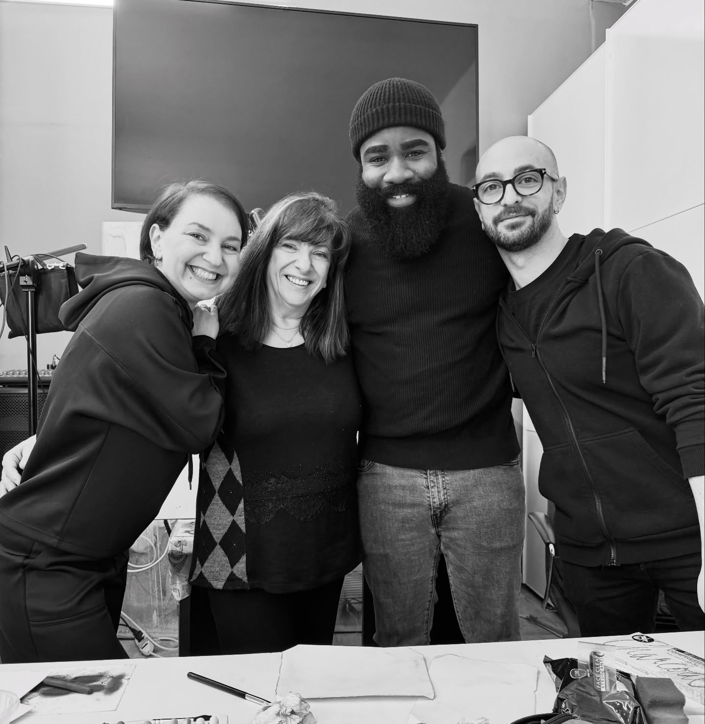 Meeting the masters who have inspired you for years, becoming friends and build a community. These are the true jewels of life 💎
#ART can do anything ❤️
#roma #scuolalemuse #kelvinokafor #artclass
