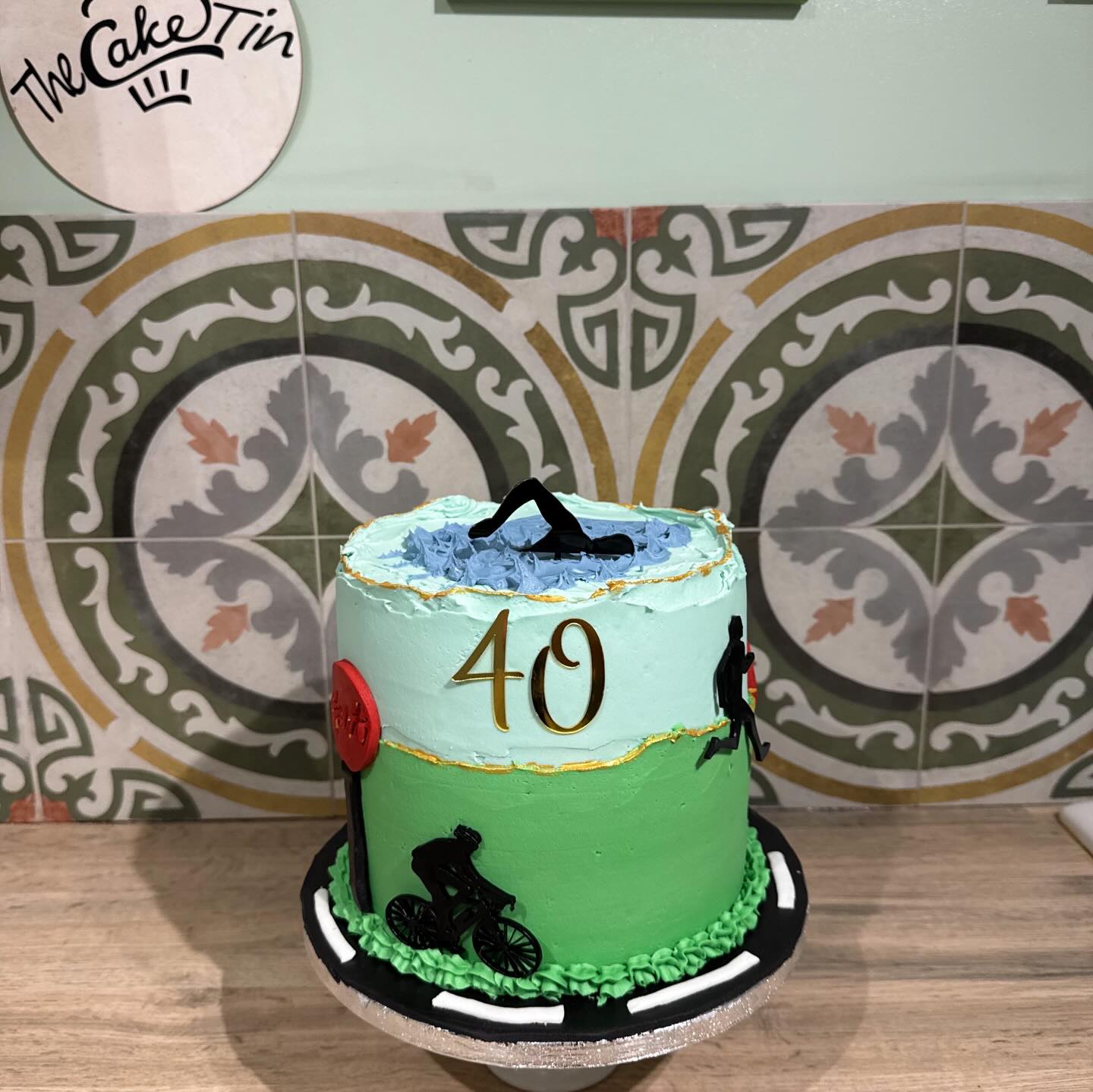 Triathlon themed cake ๐๐ผ๐ด๐ผ๐๐ผ
#cakeoftheday #instacake #bakingbusiness #smallbusiness #triathloncake