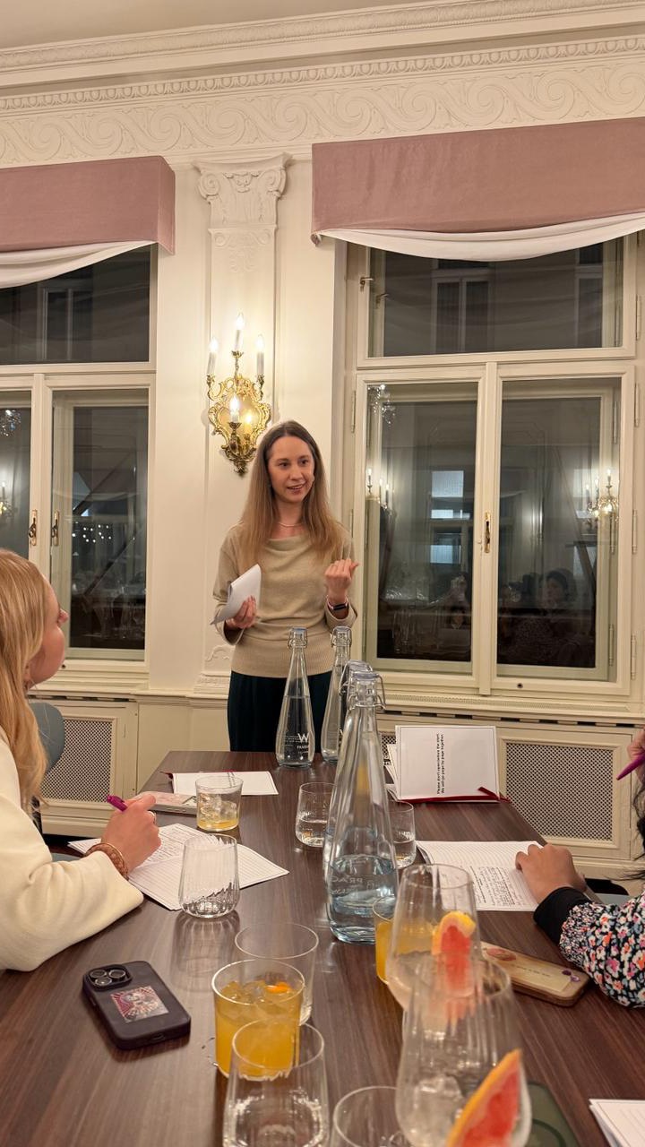 My heart is so full of gratitude for all the beautiful women who shared last night with me and @femme.palette ๐ค
In a beautiful and relaxed atmosphere, without slides or charts, we spoke about the psychology of money through the lens of neuroscience, anthropology and transactional analysis.
Together, we explored the deeper layers of how and why we see money the way we do, gently unpacking the beliefs, patterns, and stories that shape our financial reality.
Because everything begins with mindset, and only then does financial literacy come in to support it, adding strategy, structure, and direction. โจ