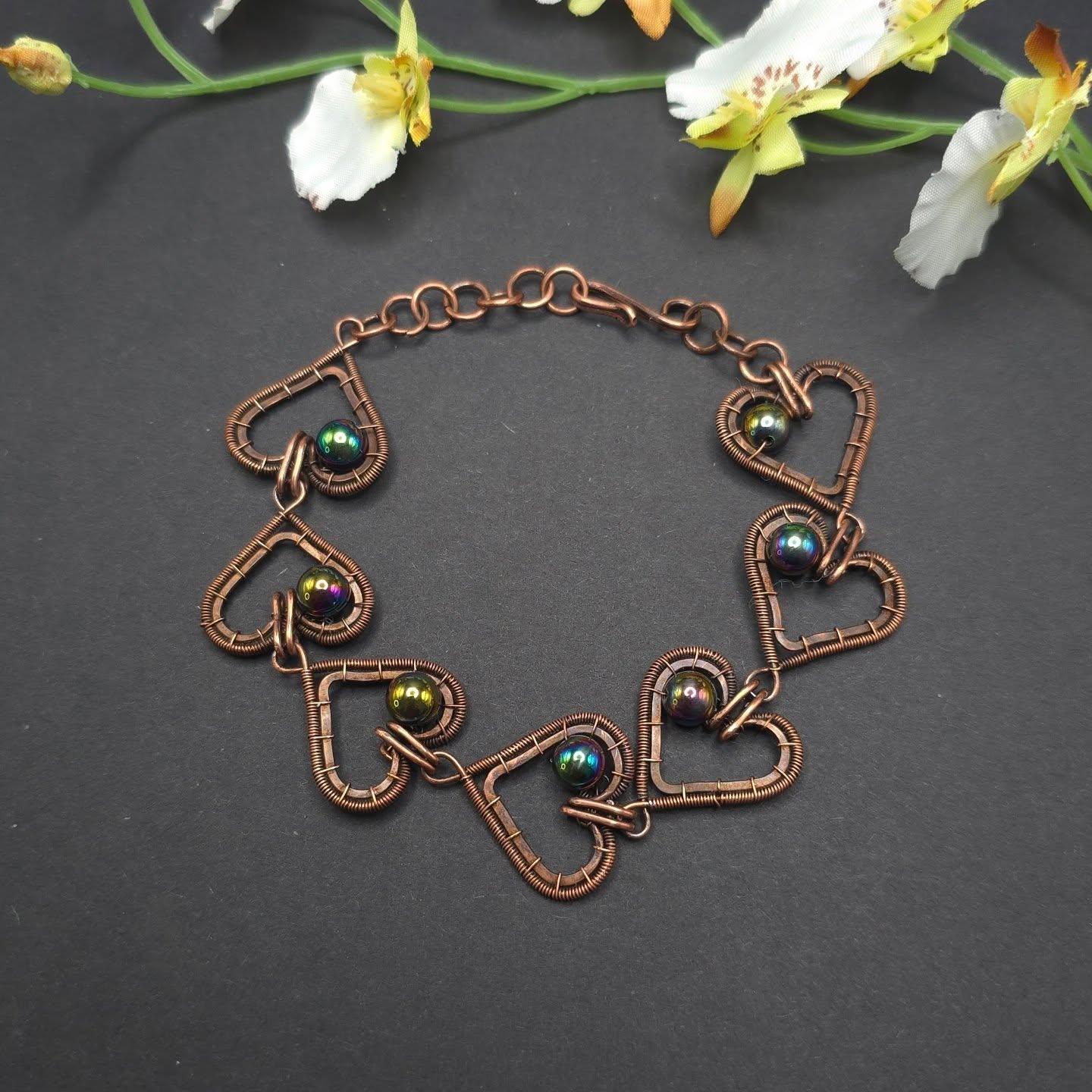 Something completely new. It took time to learn, but I am proud of myself.
Soon this bracelet will be on my site. If you're interested in purchasing it now, please message me for details.
Huge thank you to @wirearttutorials.
#BngArt #wirerapping #bracelet #copper #hematite