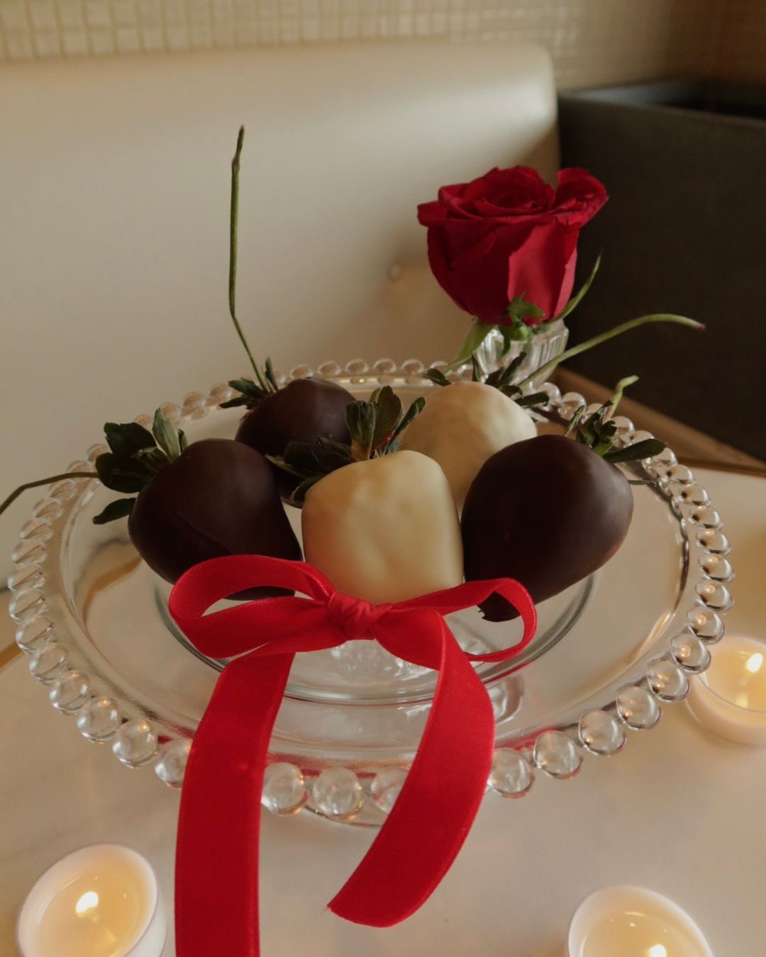 Celebrate LOVE with a classic TFW chocolate covered strawberry
*Valentine's Dessert Menu available in all locations*
#TFW #ValentinesDay #ValentinesDessert #DessertLovers #DessertDate #FrenchDesserts #TheFrenchWorkshop