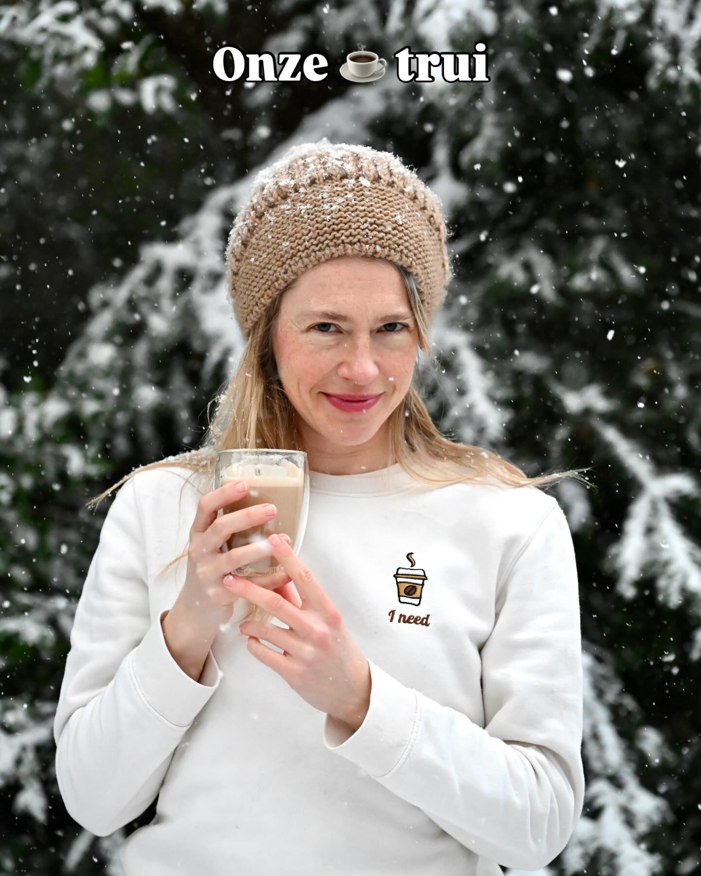 Onze “I need coffee” was de eerste sweater in onze “I need” collectie en is terug beschikbaar via onze webshop. Geïnspireerd door onze “lichte” verslaving voor koffie. 🫣 Tijdens het werkleven is onze liefde voor koffie ontstaan en deze liefde is enkel gegroeid bij het krijgen van kinderen… Ik zeg nooit nee tegen een cappuccino of lekkere latte macchiato. Wat is jullie favoriete koffie? ☕️ Laat het ons weten in de comments!
#2copains #ikkoopbelgisch #ikkooplokaal #twinningiswinning