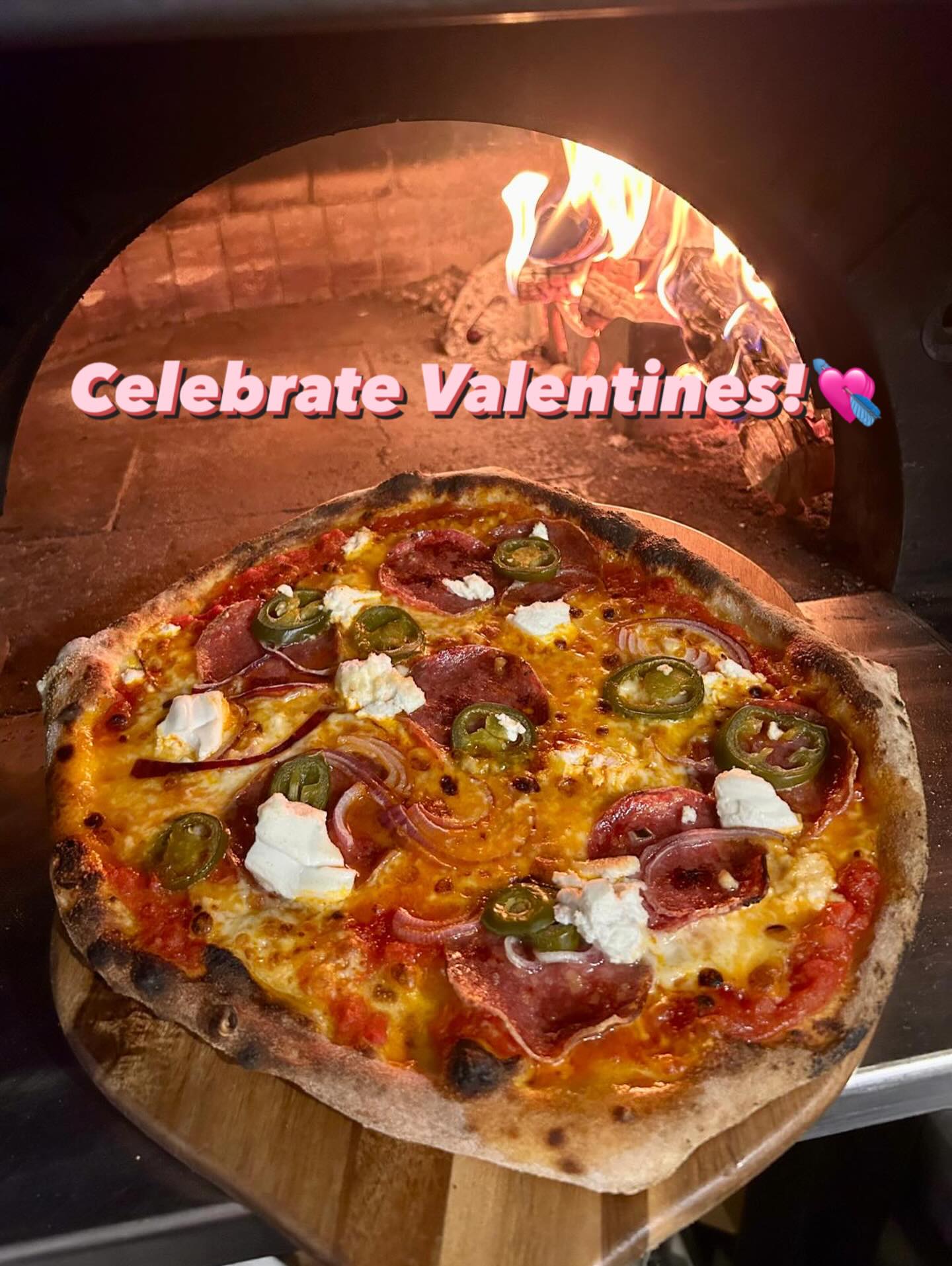 Celebrate with our delicious
Honey Honey ❤️❤️🐝
Salami, red onion, ricotta, jalapeno peppers and hot honey drizzle
#valentinesday #valentines