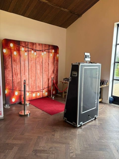 W E D D I N G S H O W C A S E.
Meet the suppliers for our wedding showcase on Sunday March 22nd.
We’re so pleased to have @hampton.leisure joining us ♥️ we’ve enjoyed working together many times!
Bio below ✨
Make your event special with the magic mirror screen. Your guests can have a fun, memorable time taking selfies at your event. We’ll help make your event unique and memorable. You can access additional images and ideas via our Facebook page or our customer login. We’ve also got a new photo booth cabin. This fantastic addition can enhance your party with a chance to make long lasting memories.
#weddinginspiration #weddinginspo #wedding #weddingdecor