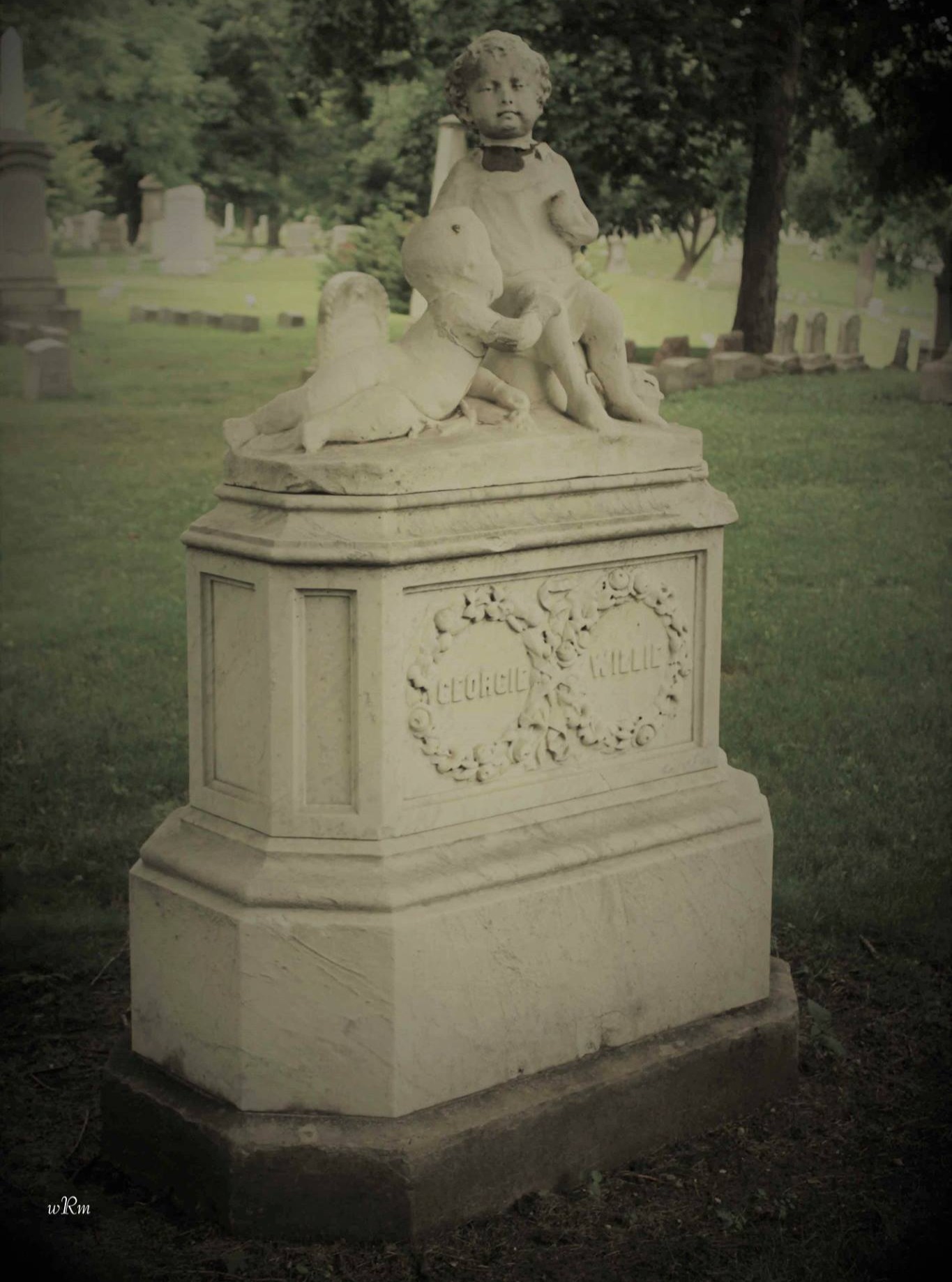 Forest Home Cemetery, Milwaukee, WI
#cemeteryphotography #cemeteryshots #tombstonetravels #cemeterystatues #foresthomecemetery #milwaukeecemeteries #wisconsincemeteries #cemeterywandering #taphophile #cemetery