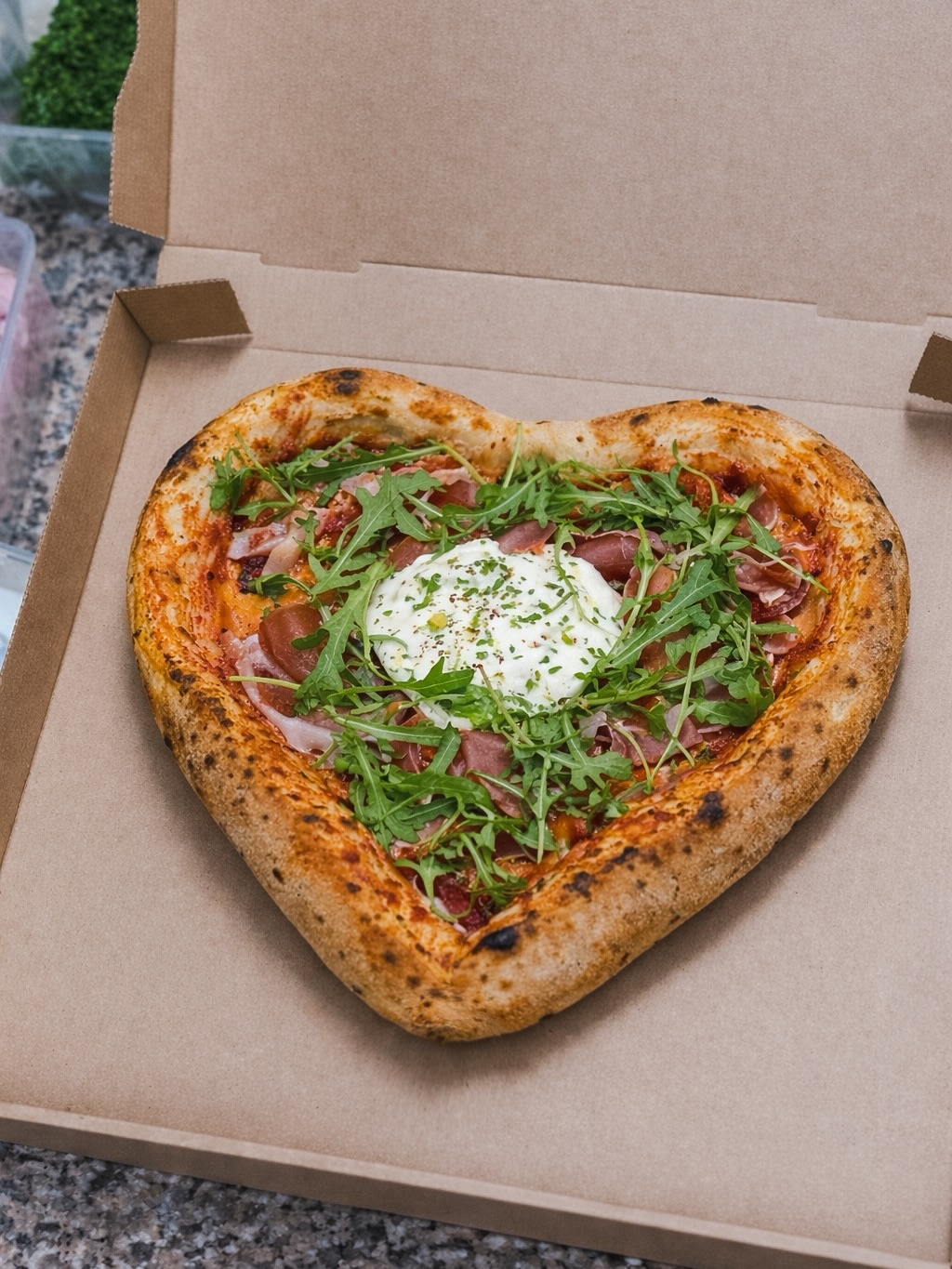 Beaucoup d’amour hier à @labacotte_restaurant pour la Saint-Valentin 🫶 Même si nous, on vous aime tous les jours 💛
#labacotte #pizzalover #pizza #italianfood